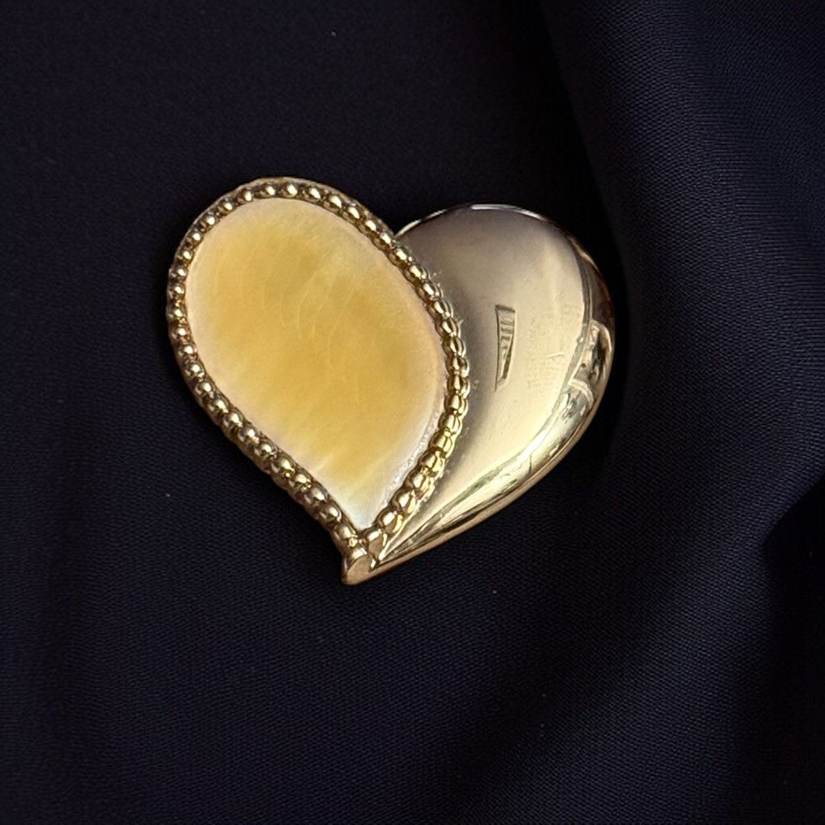 Vintage Vintage two tone mother of pearl split heart brooch Size ONE SIZE - 1 Thumbnail