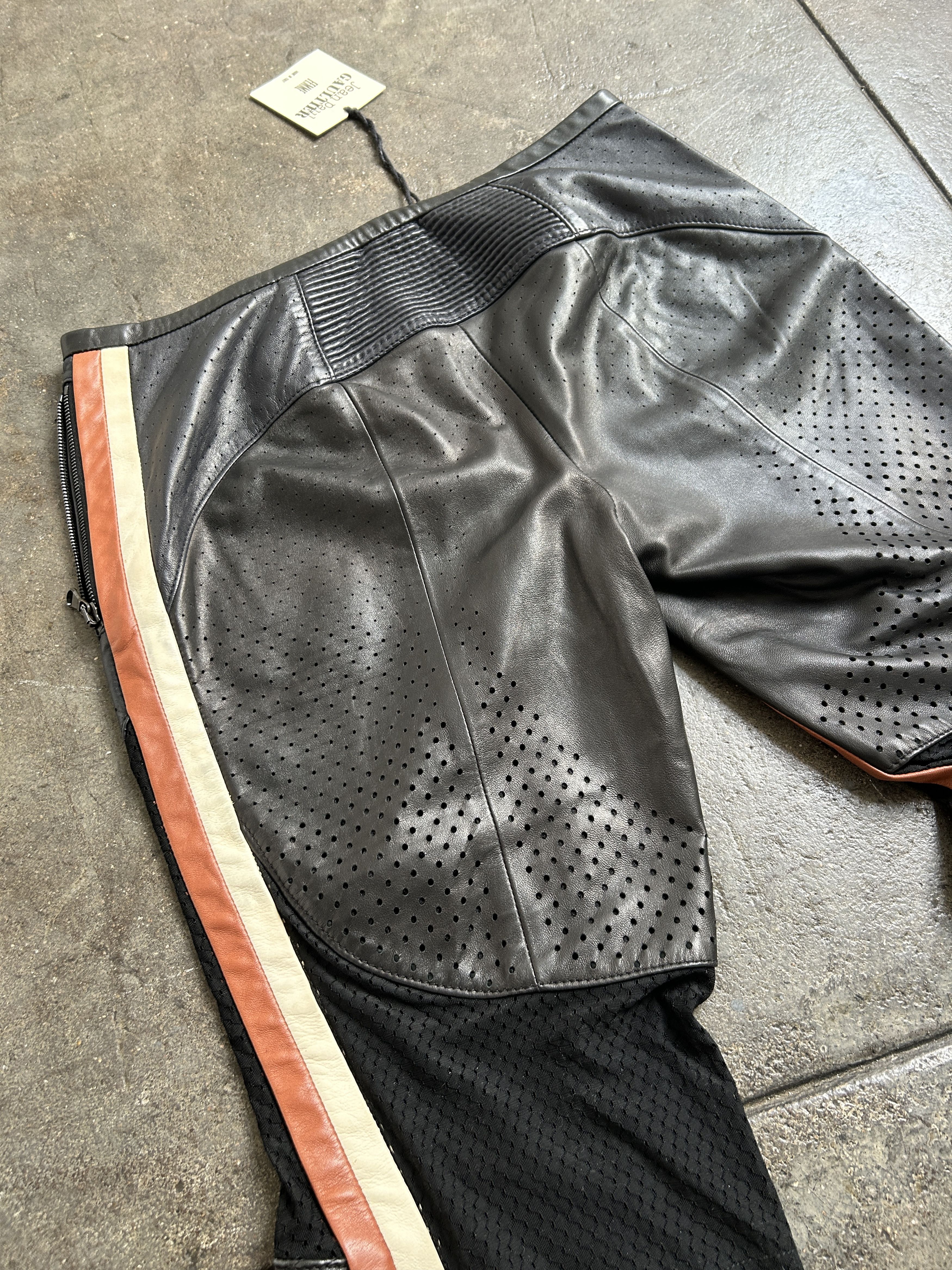 Jean Paul Gaultier Brand New Vintage JPG Sheep Leather & Mesh Biker Shorts Size 27" / US 4 / IT 40 - 11 Thumbnail