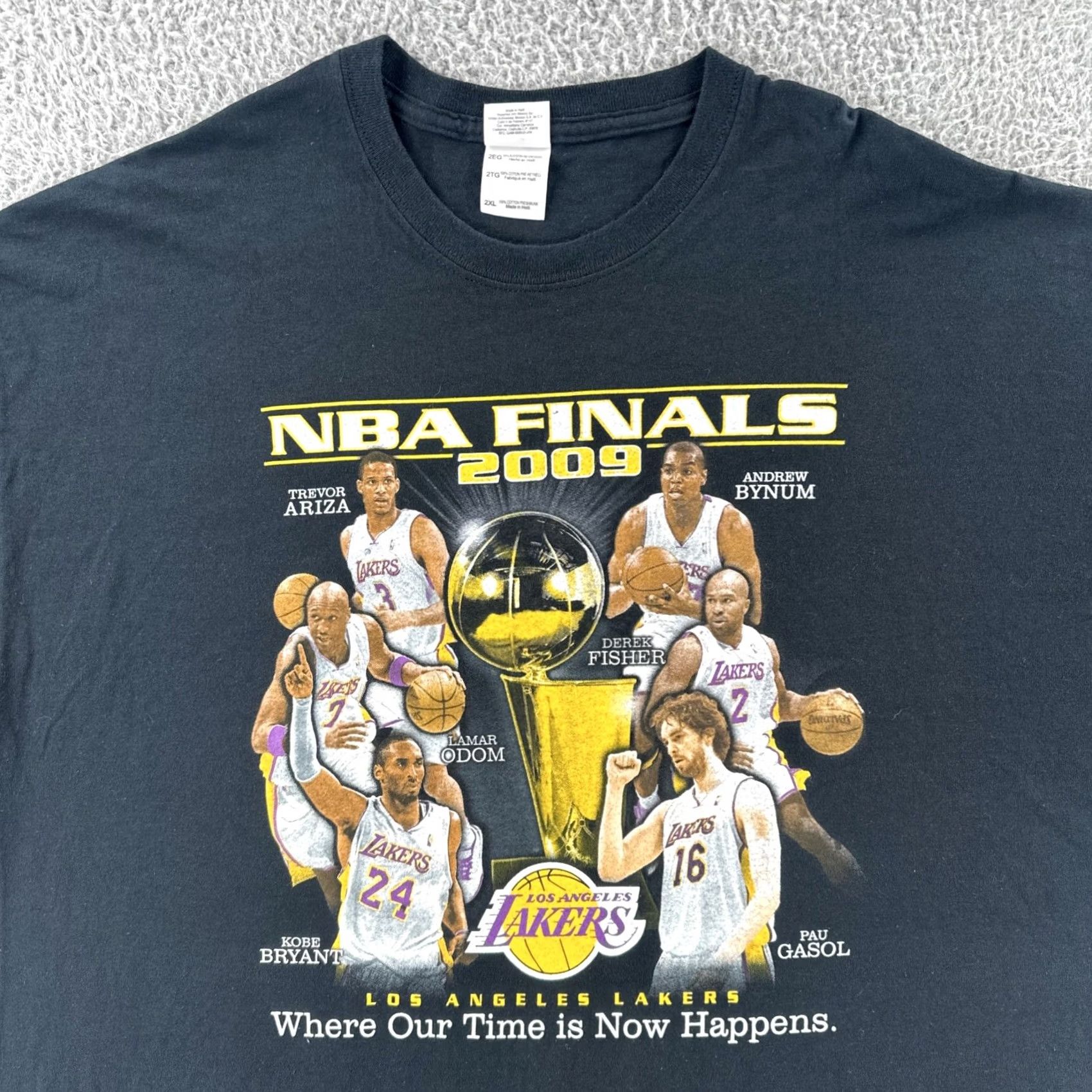 Gildan VINTAGE Gildan Mens 2XL Black T Shirt Lakers Kobe Bryant 2009 NBA Finals Angel Graphic Print Los Angeles LA Lakers Sports Crew Neck Short Sleeve Nike Size US XXL / EU 58 / 5 - 5 Thumbnail