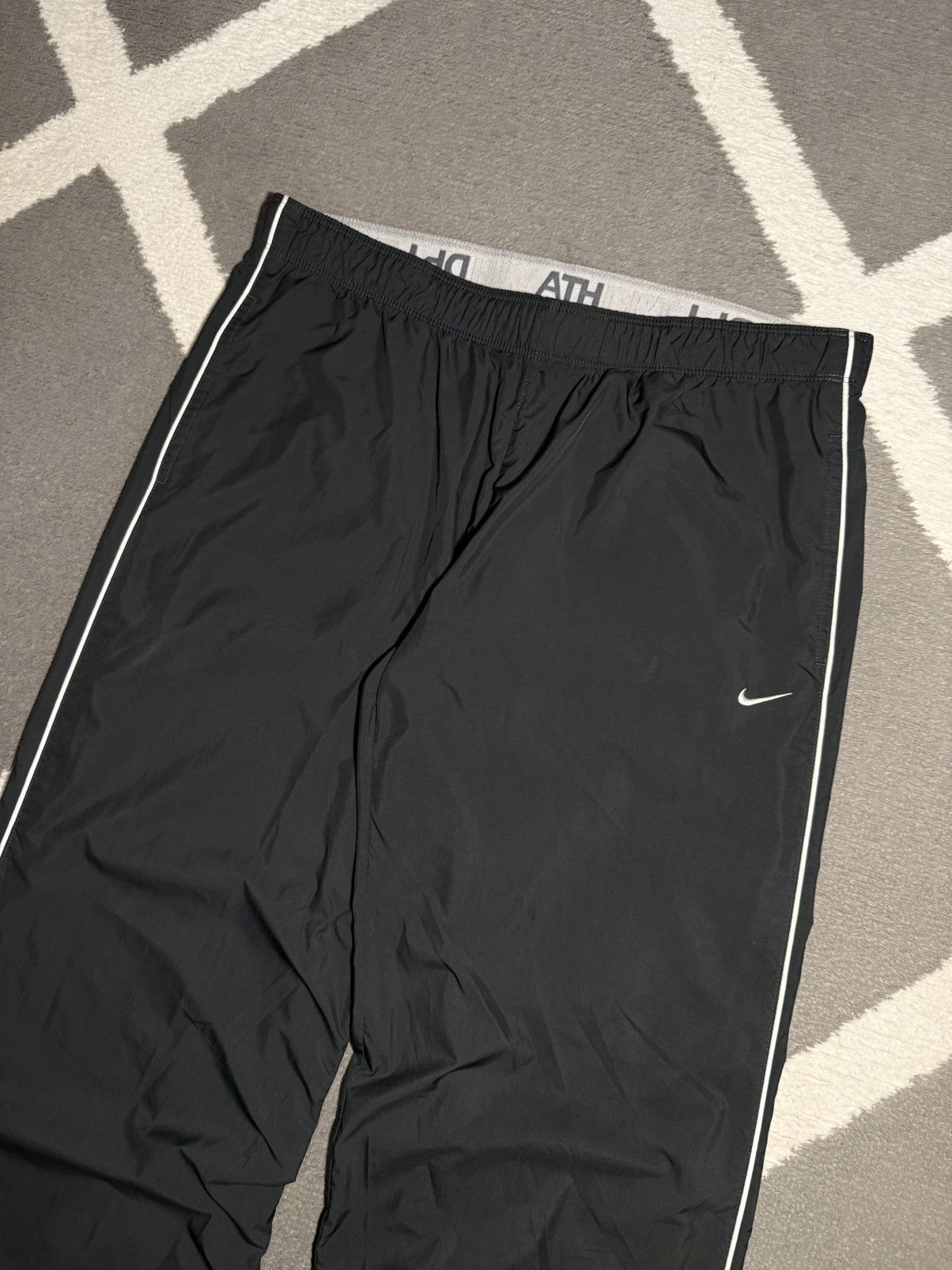 Nike × Vintage Vintage 00’s Y2K Nike Swoosh Parachute Loose Fit Sweatpants Size 28" / US 6 / IT 42 - 7 Thumbnail
