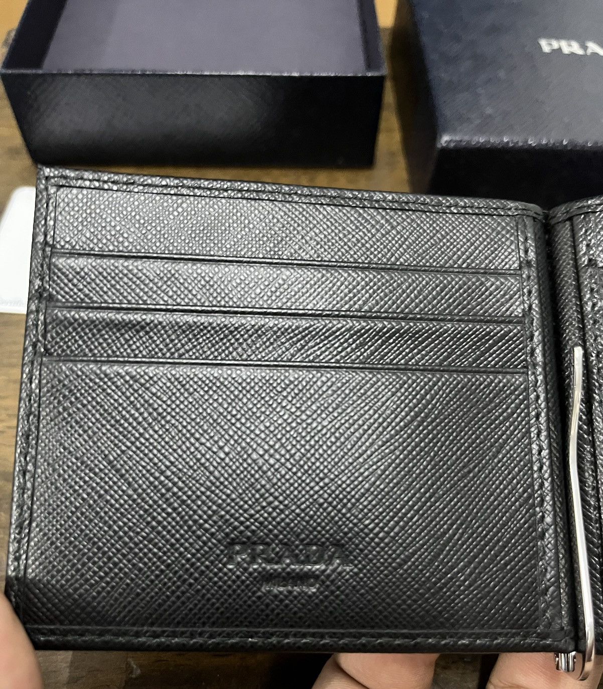 【人気/関税/送料込み】 Prada Saffiano Leather Money Clip Car PRADA Saffiano Money Clip Bifold Wallet Card Case Black