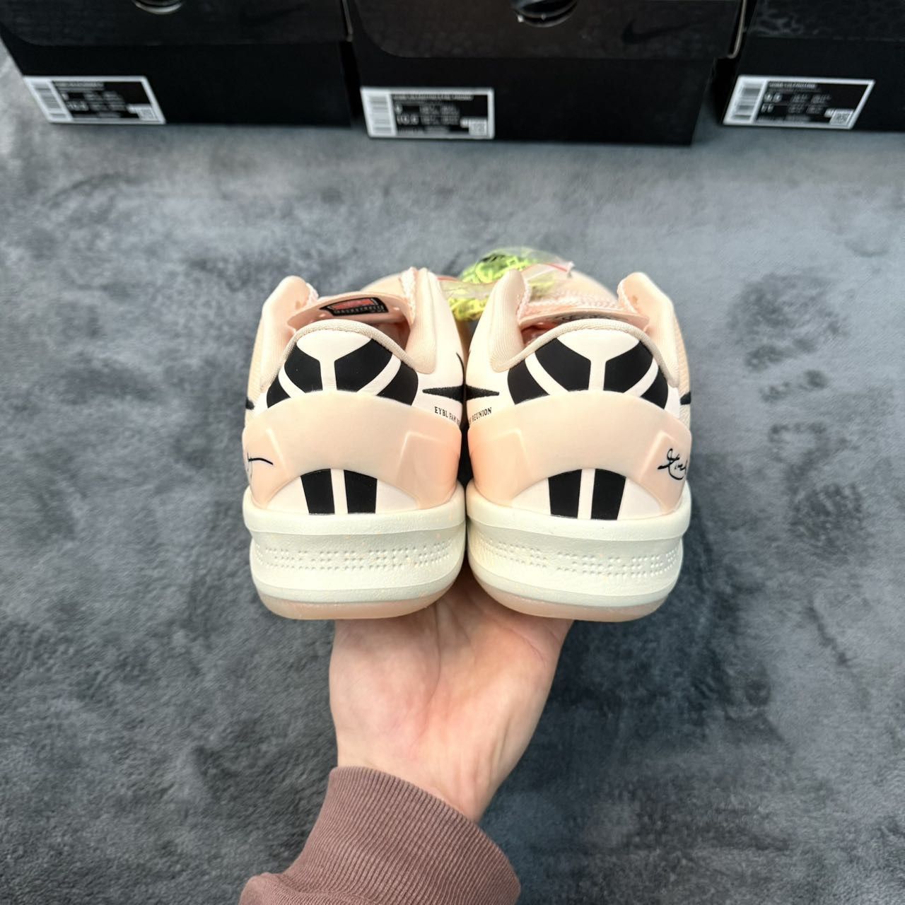Nike Kobe 8 Protro EYBL Academy Size US 9 / EU 42 - 4 Thumbnail