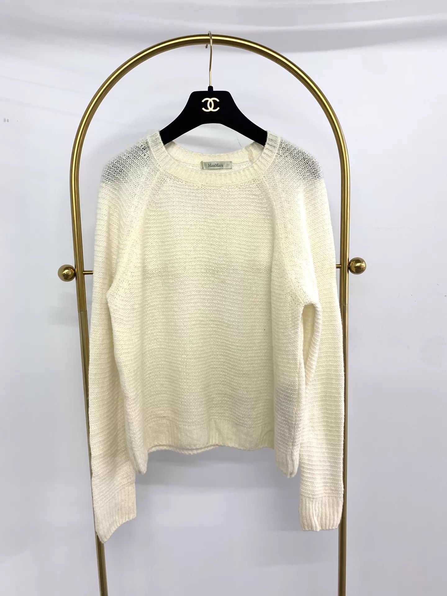 Max Mara MaxMara White Cashmere Crewneck Sweater S New Size S / US 4 / IT 40 - 1 Thumbnail