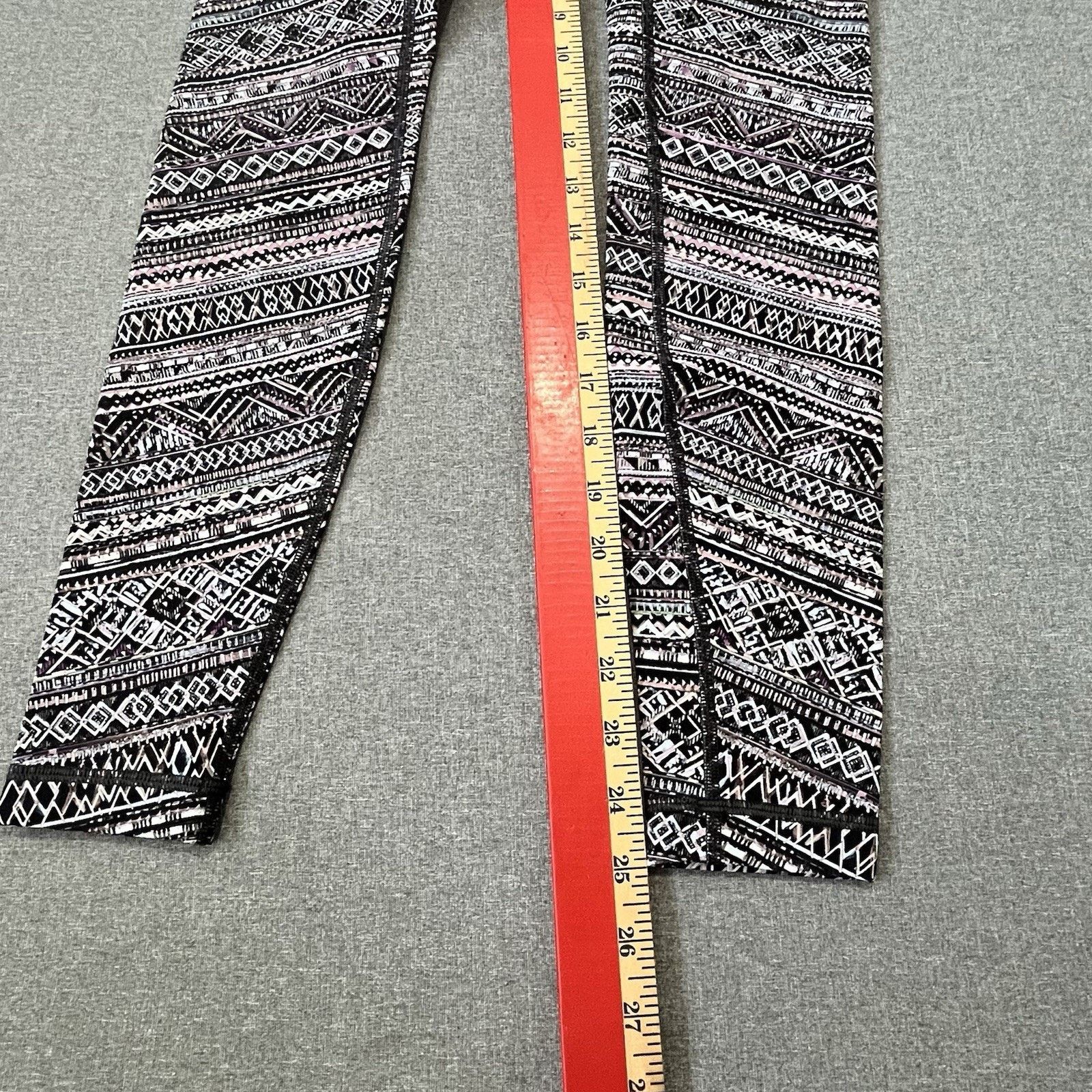 Lululemon Lululemon Ankle Length Leggings Size 2 Geometric Pattern Size 26" / US 2 / IT 38 - 4 Thumbnail