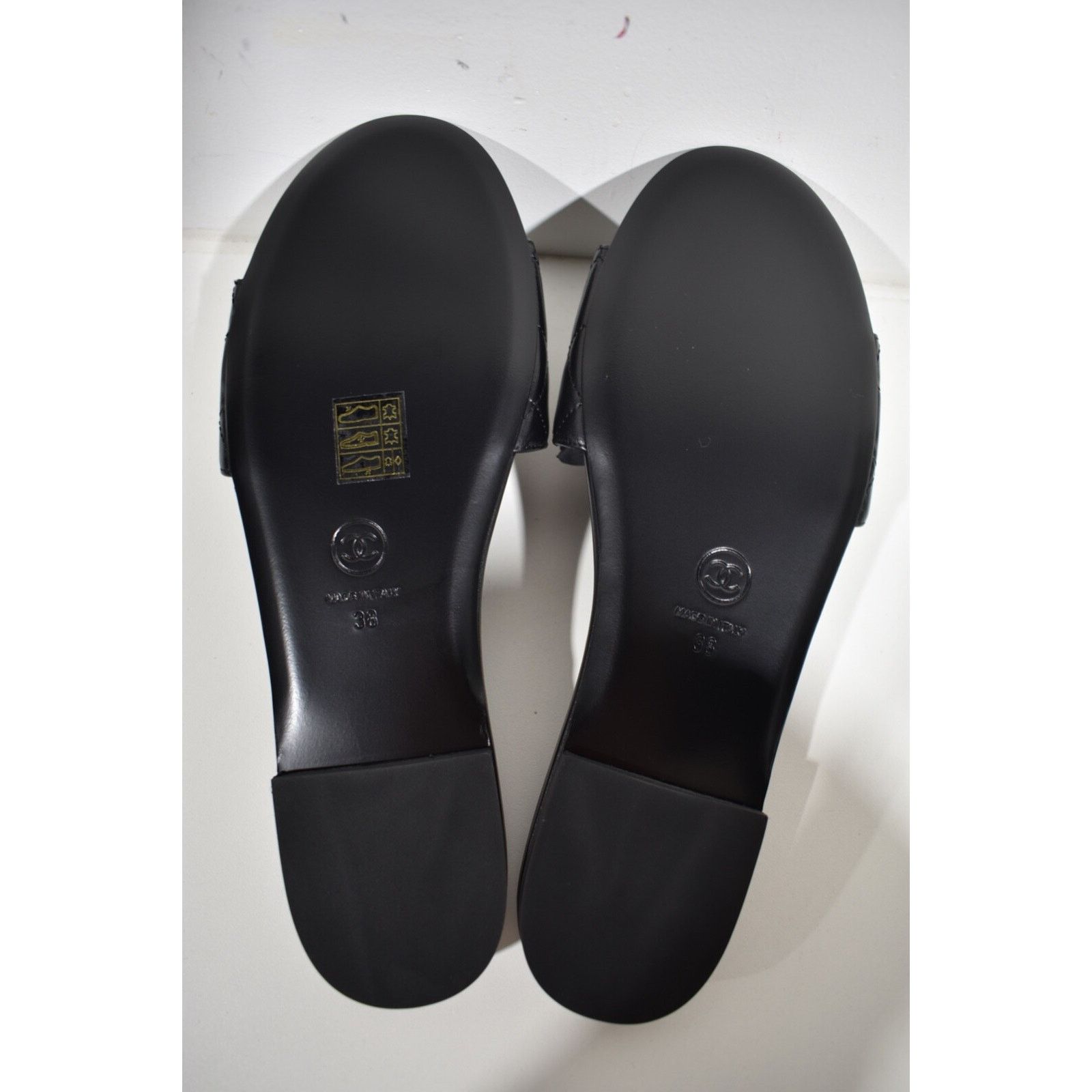 Chanel Chanel 23P Black Chain Gold CC Logo Quilted Mules Slide Size US 8 / IT 38 - 12 Thumbnail