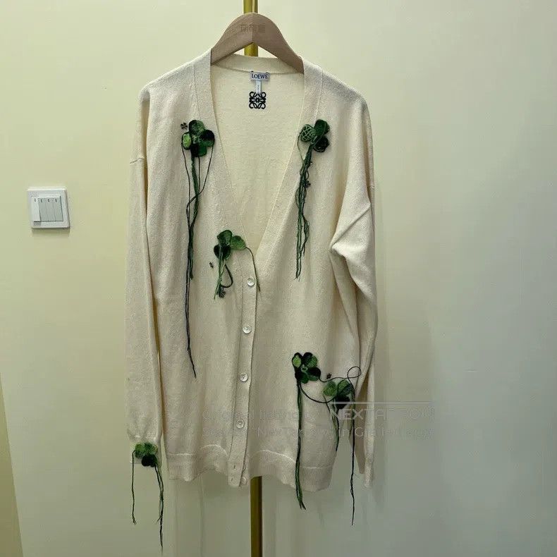 Loewe Loewe 3D Embroidered Four-Leaf Clover Fringe Wool Long Car Size L / US 10 / IT 46 - 1 Thumbnail
