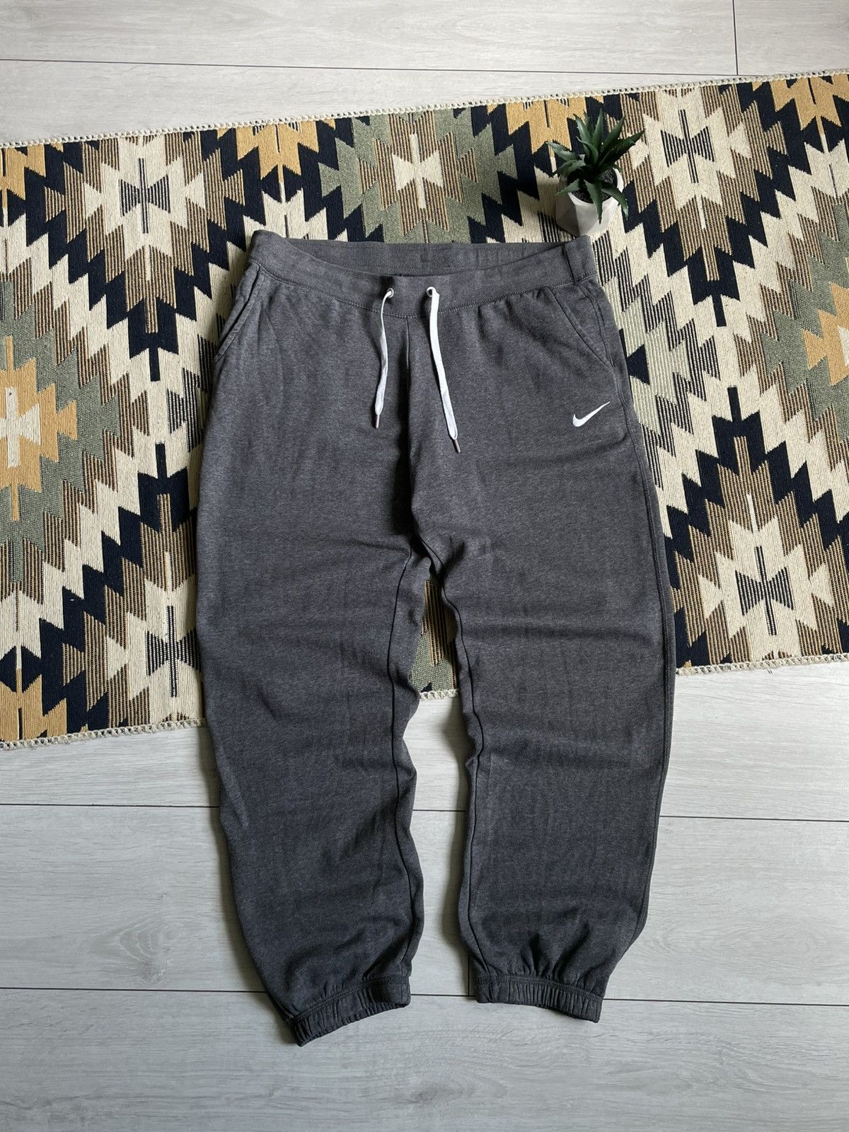 Vintage Vintage Nike Swoosh Baggy Y2K Sweatpants Size US 34 / EU 50 - 1 Thumbnail