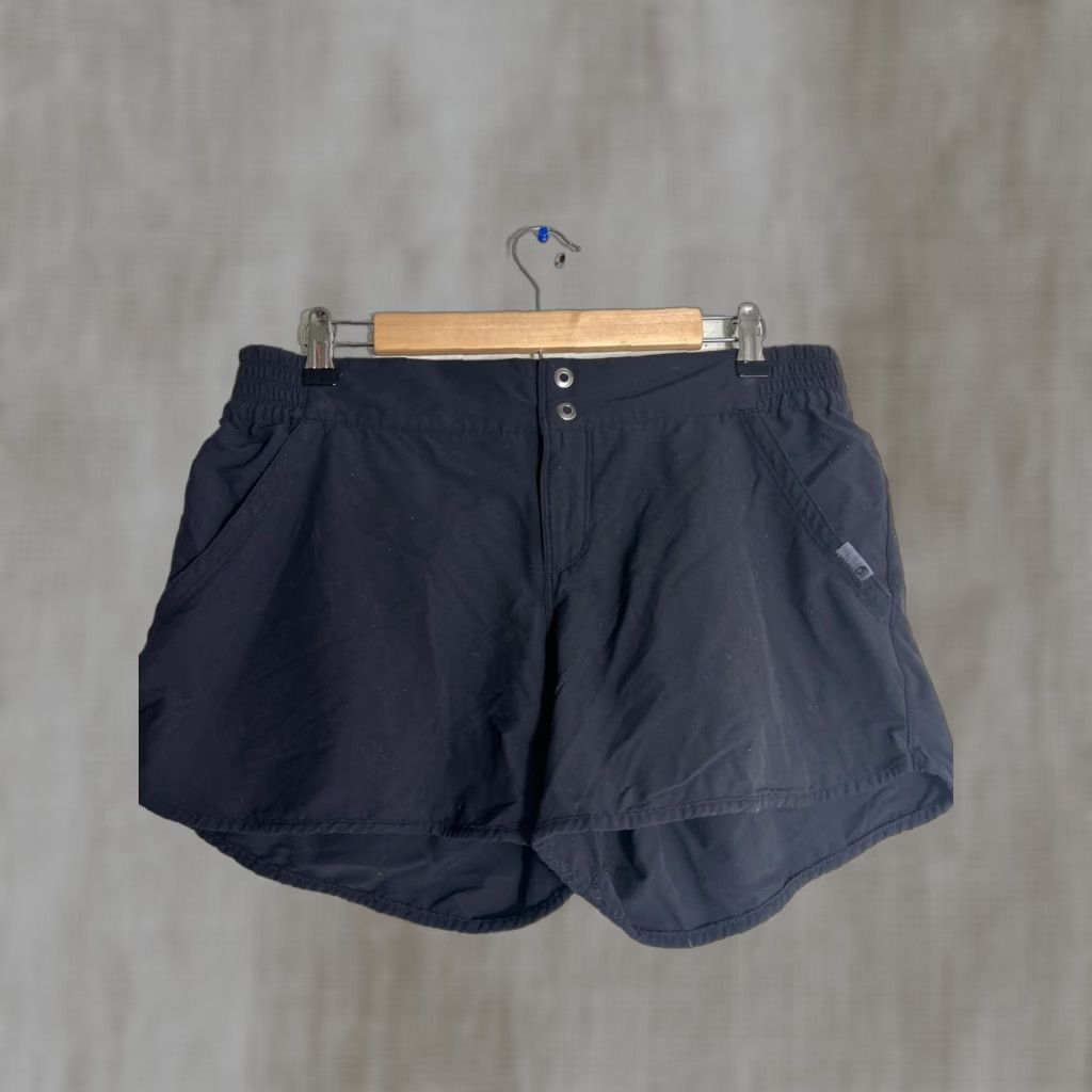 Mountain Hardwear Mountain Hardwear Shorts Womens Size 10 Black Nylon Hiking Elastane 32x5 Size 32" / US 10 / IT 46 - 1 Thumbnail