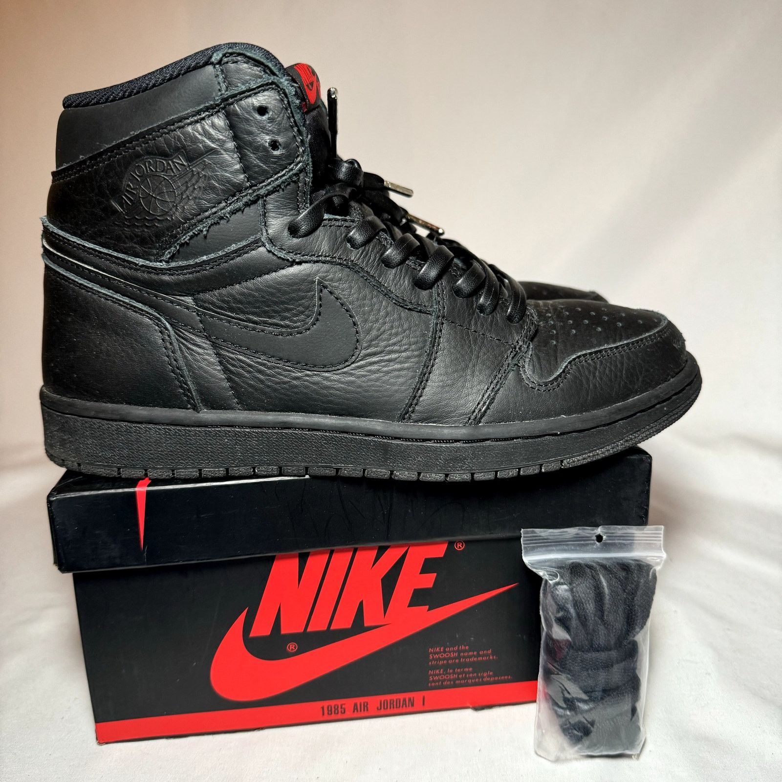 Jordan Brand × Nike Size 9 - Air Jordan 1 Retro High OG Triple Black Men's Shoes Size US 9 / EU 42 - 1 Thumbnail