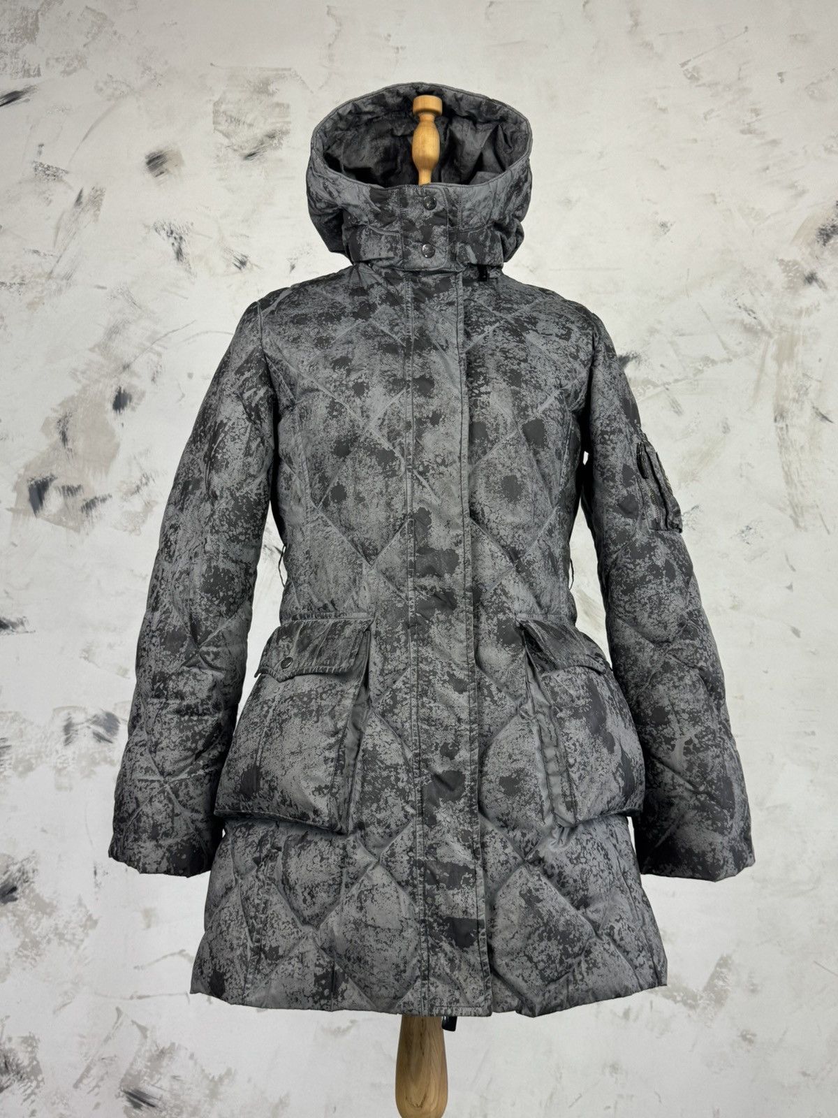 Burberry Burberry Quilted Custom Camo Puffer Jacket Size M - L Size M / US 6-8 / IT 42-44 - 2 Thumbnail