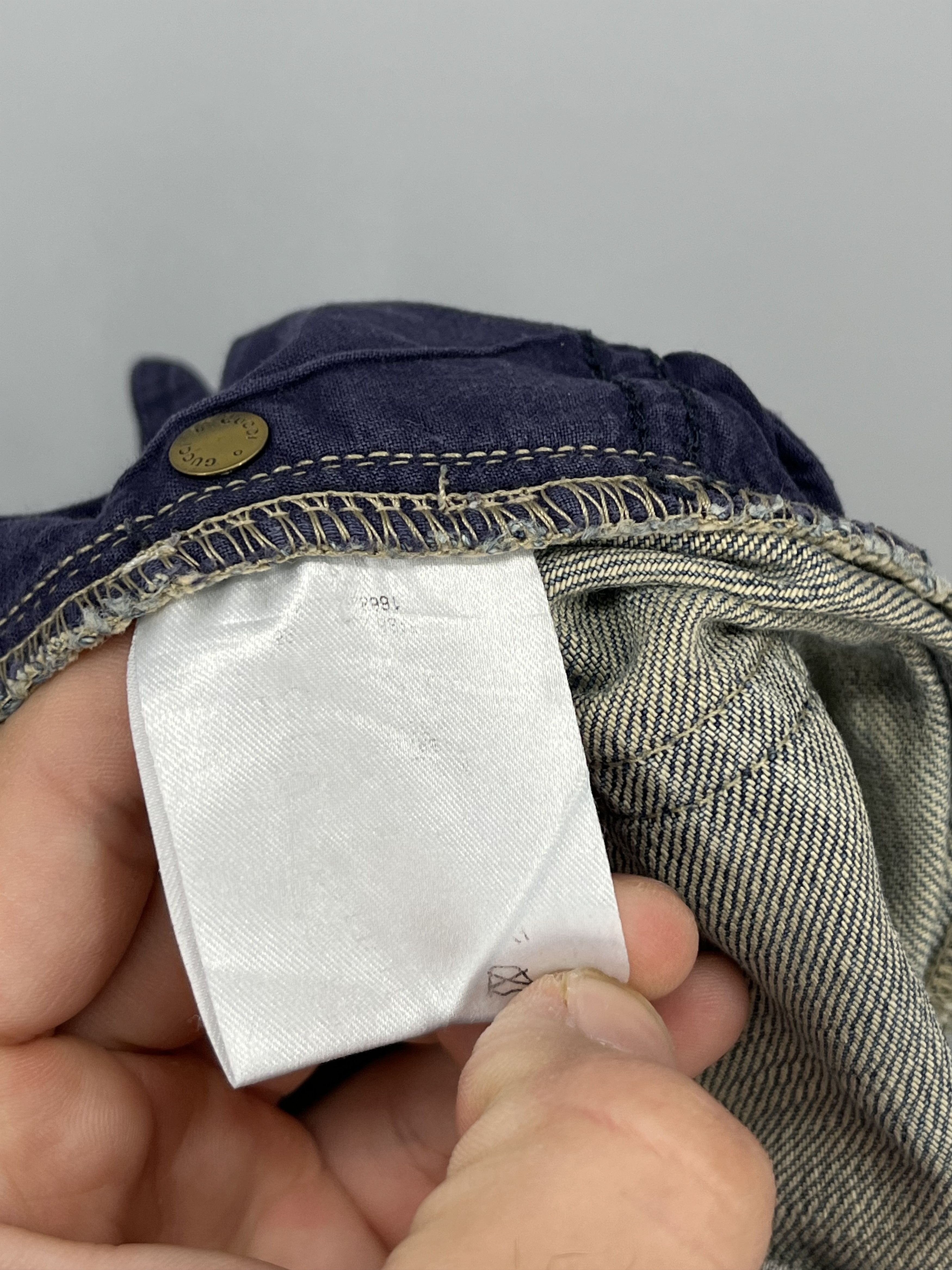 Gucci Gucci Vintage Light Wash Flared Jeans with Web Logo Patch Size 26" / US 2 / IT 38 - 22 Thumbnail