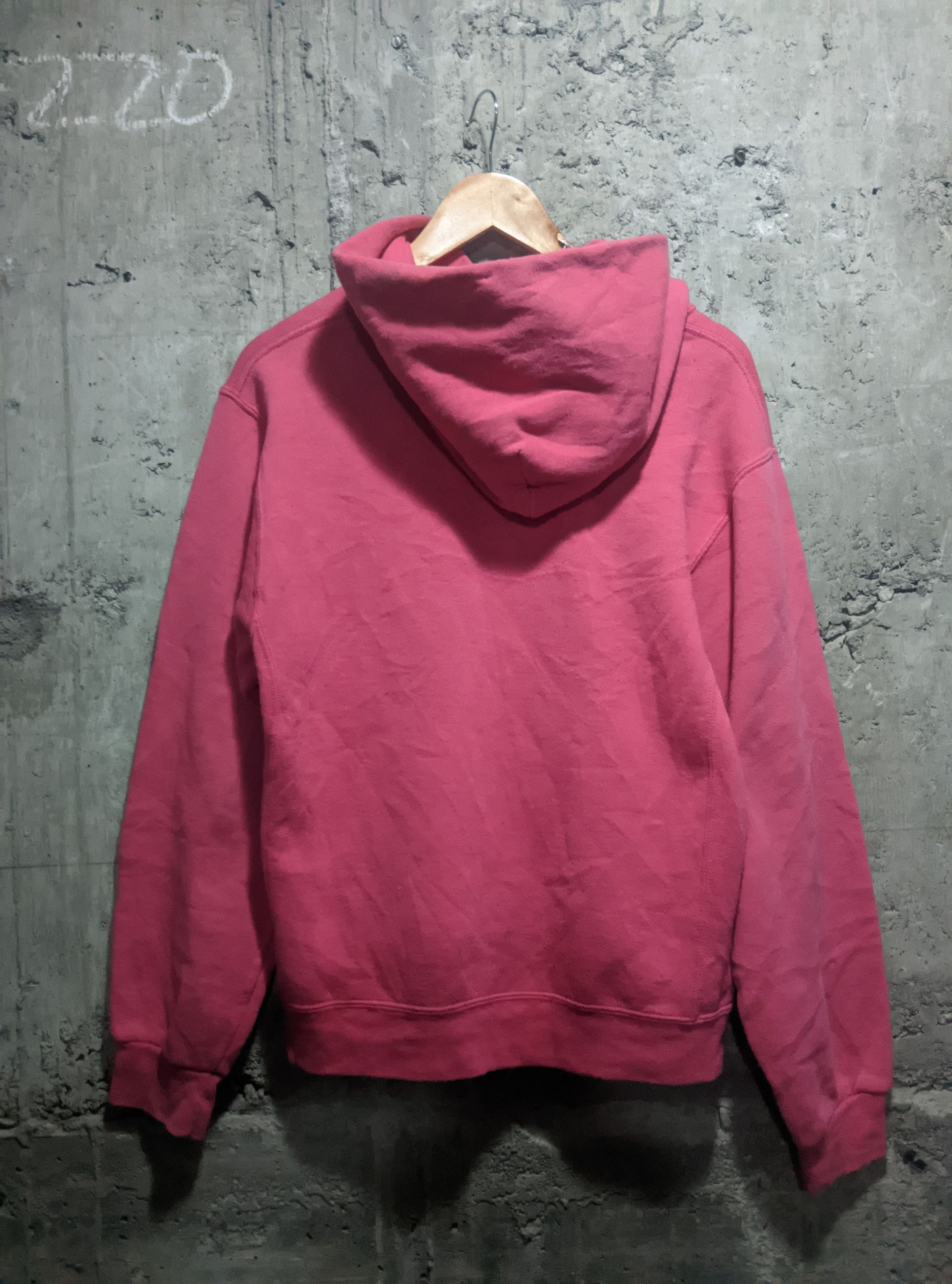 Vintage Vintage 2000s rusell Athletic pink blank hoodie Size US M / EU 48-50 / 2 - 2 Thumbnail