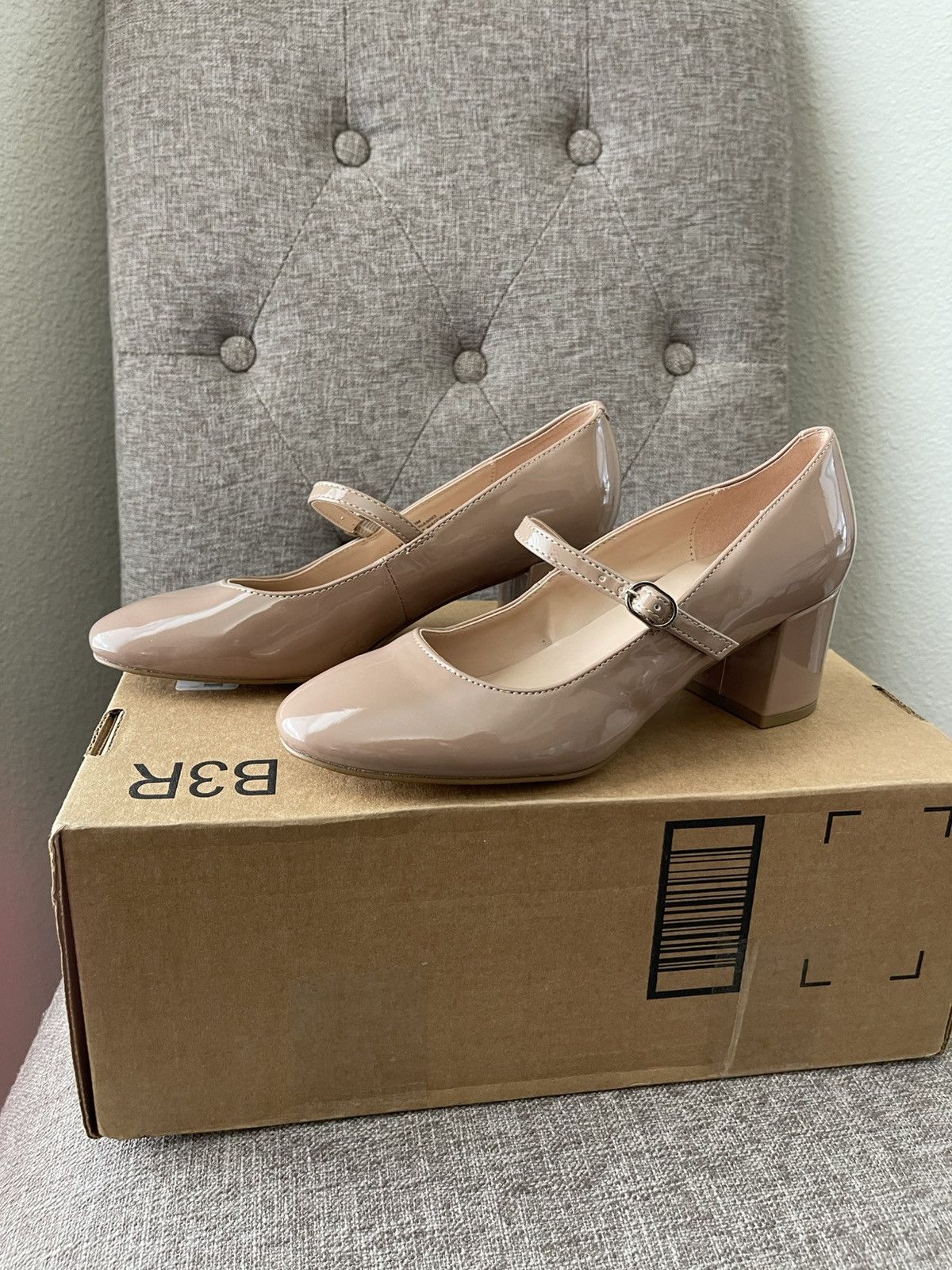 Designer Bandolino Cariann Pump No Scuffs Size 6 In Color Warm Buff. Size US 6 / IT 36 - 1 Thumbnail