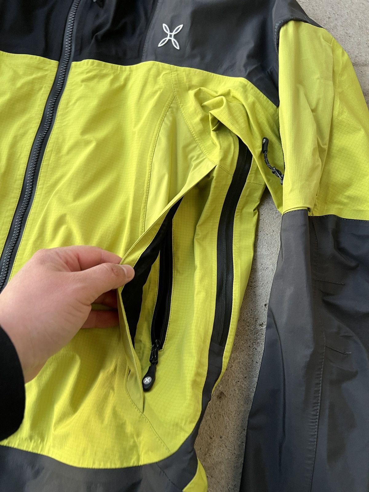 Other Montura Jacket Size L / US 10 / IT 46 - 2 Thumbnail