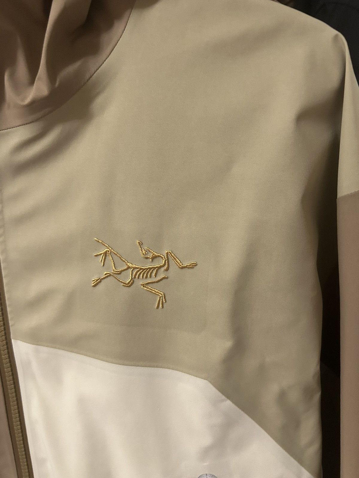 Arc'teryx × Beams Plus ARCTERYX X BEAMS BETA JACKET NAGOMA SIZE SMALL Size US S / EU 44-46 / 1 - 5 Thumbnail