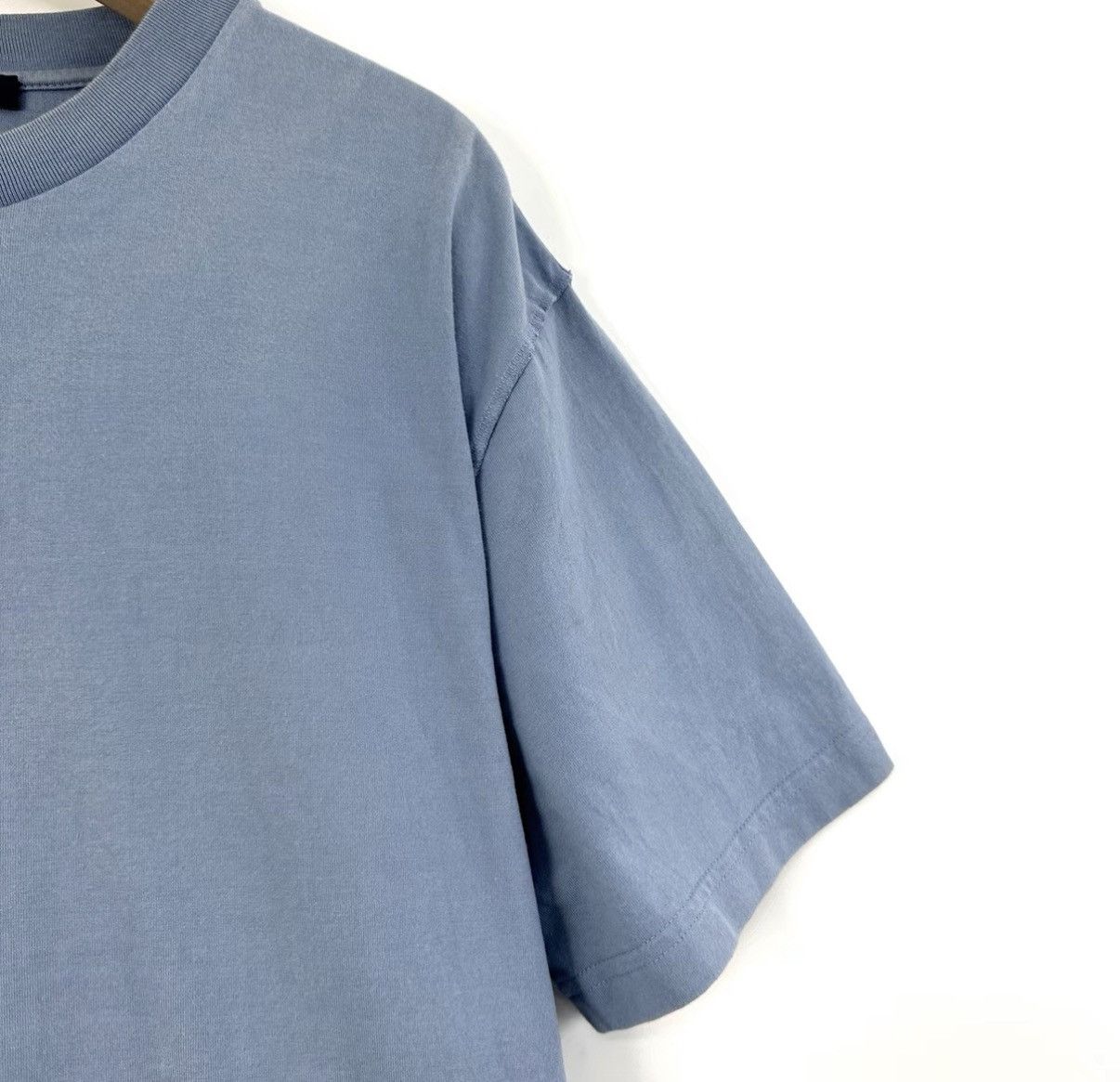 Louis Vuitton Louis Vuitton LV Blue Embossed Logo T-shirt K12 Size US XL / EU 56 / 4 - 5 Thumbnail