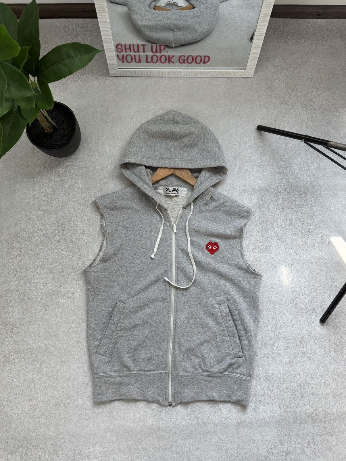 Comme des Garcons Comme des Garçons Play Hoodie Vest Zip-Up Heart Sleeveless Size US S / EU 44-46 / 1 - 2 Thumbnail