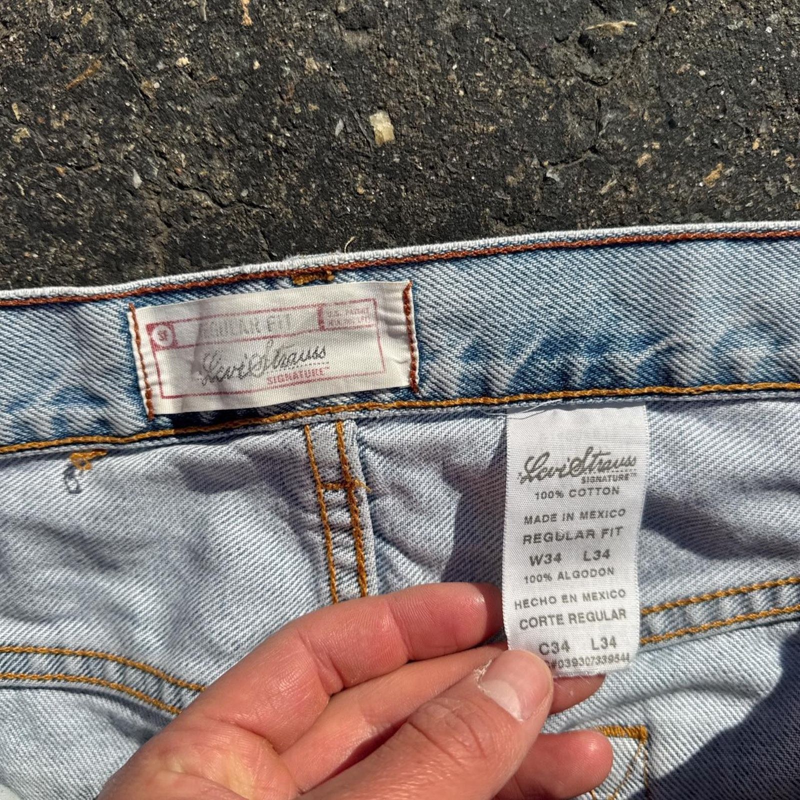 Levi's Early 2000s Light Blue Wash Levi’s Regular Fit Jeans – 34x34 Size US 34 / EU 50 - 5 Thumbnail