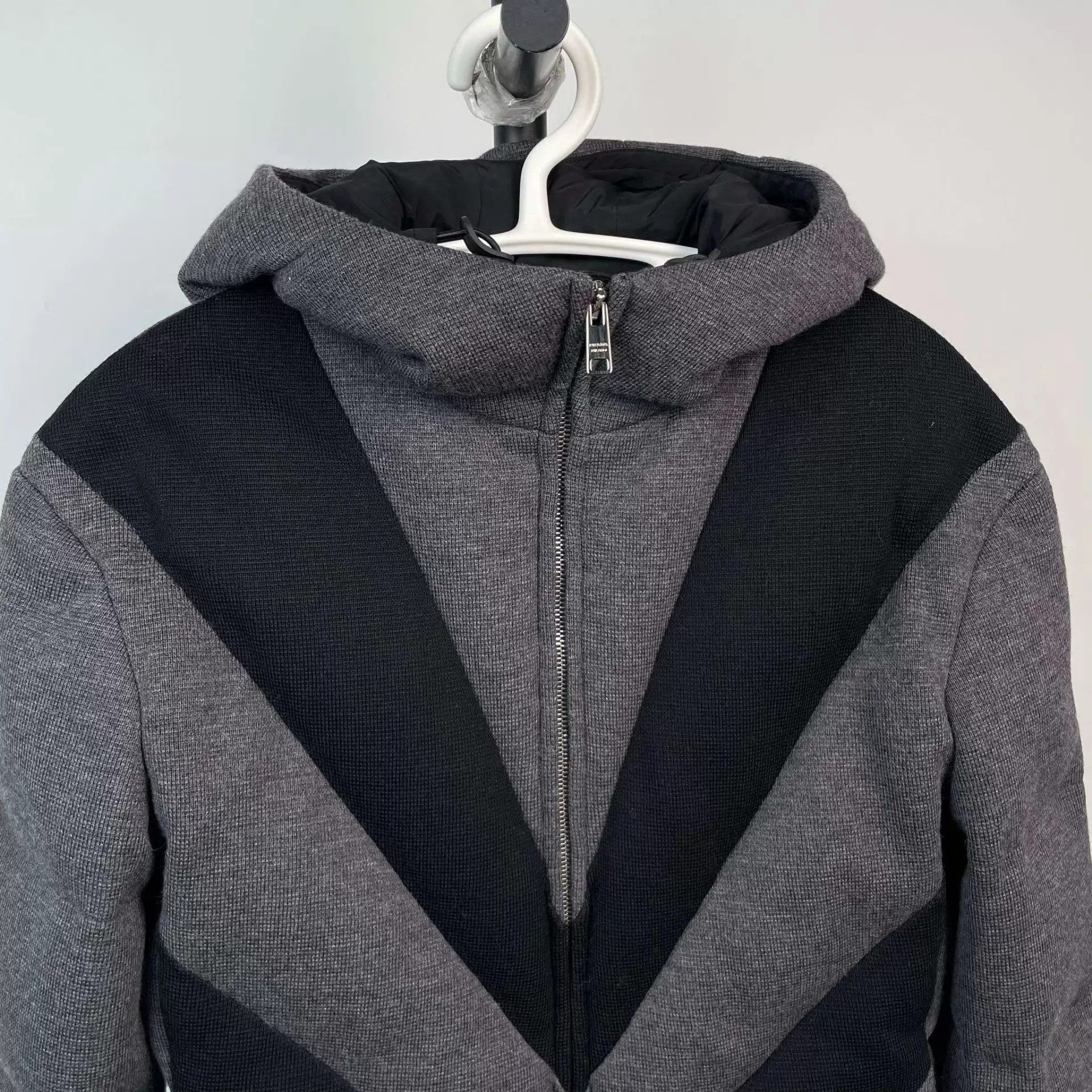 Prada Prada 95 New Color Blocked Black & Gray Down Jacket 170 Size S / US 4 / IT 40 - 3 Thumbnail