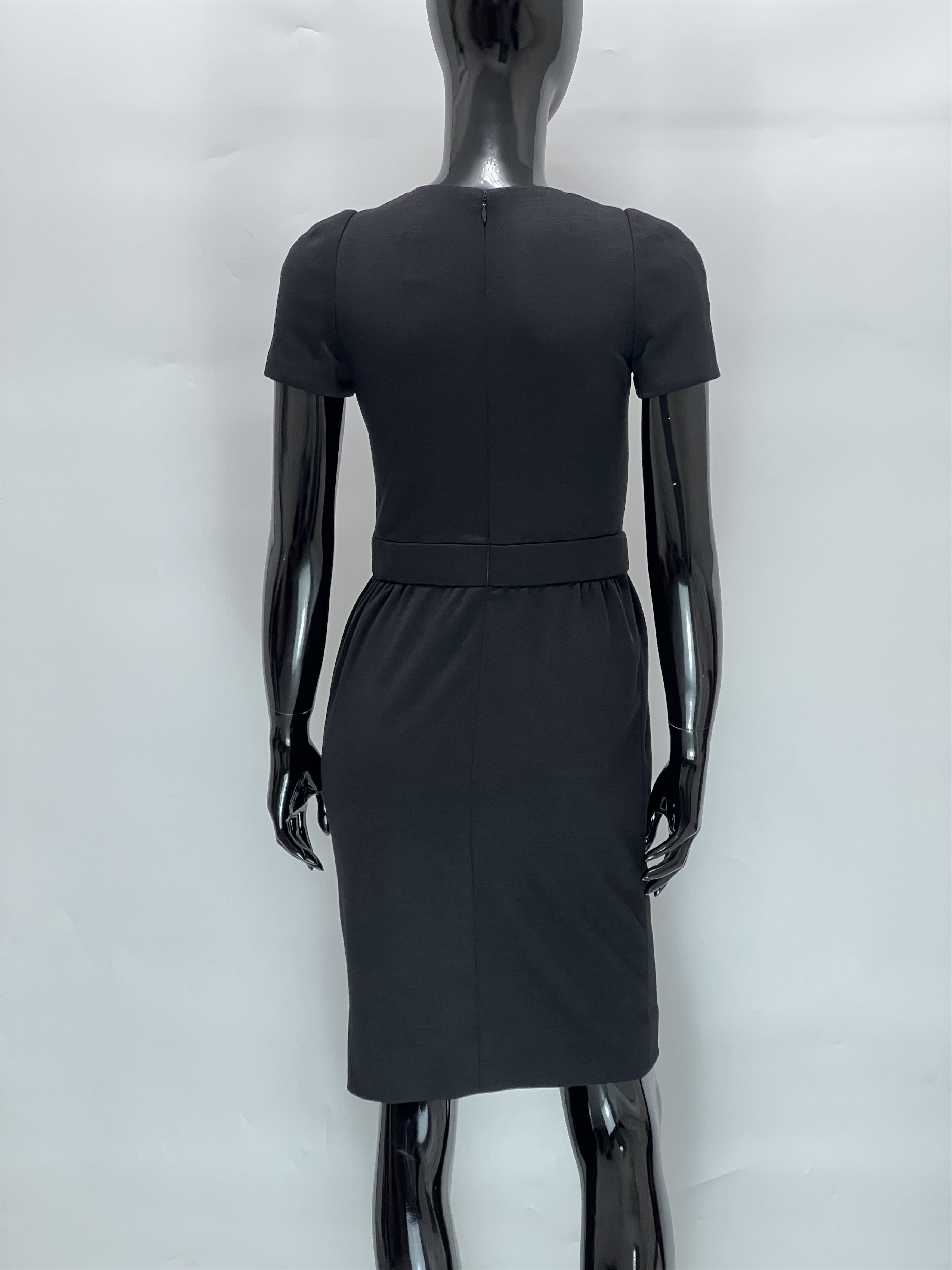 Chanel Chanel 100% Wool Short Sleeve Dress Rhinestones Decoration Size XS / US 0-2 / IT 36-38 - 3 Thumbnail