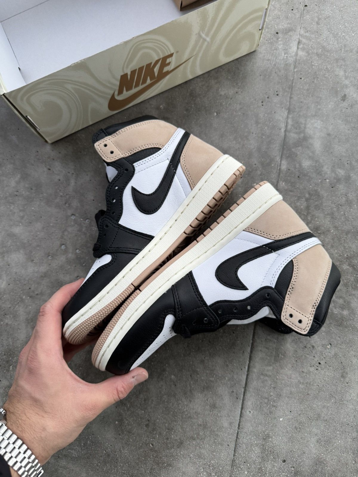 Jordan Brand × Nike Nike air Jordan 1 High Latte Mocha Size US 5 / EU 37 - 6 Thumbnail
