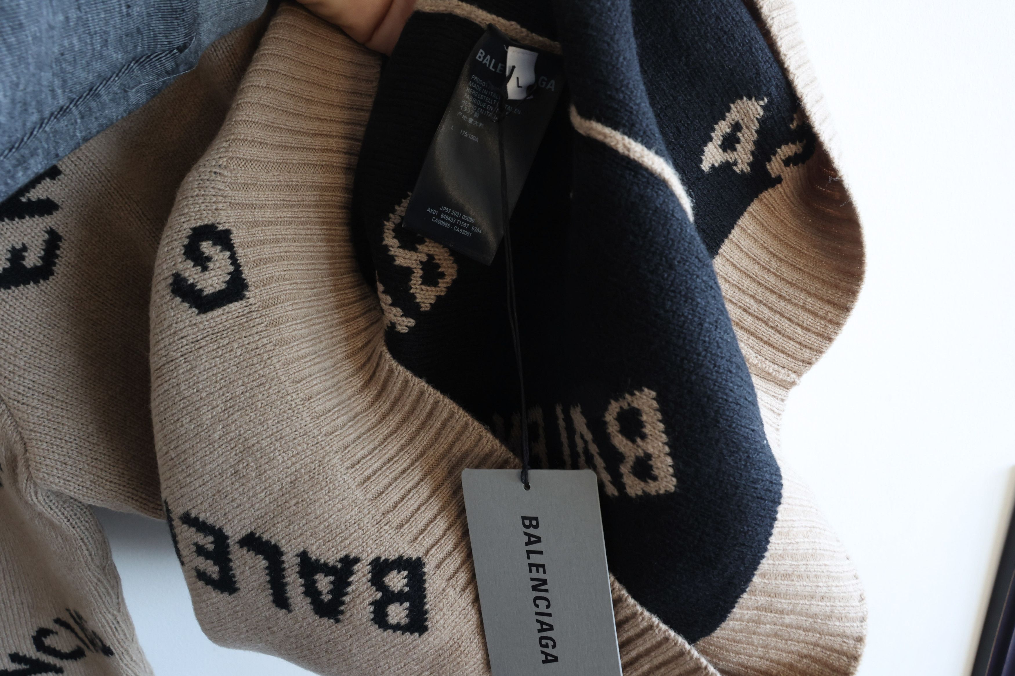 Balenciaga Balenciaga All Over Logo Sweater Size US L / EU 52-54 / 3 - 3 Thumbnail