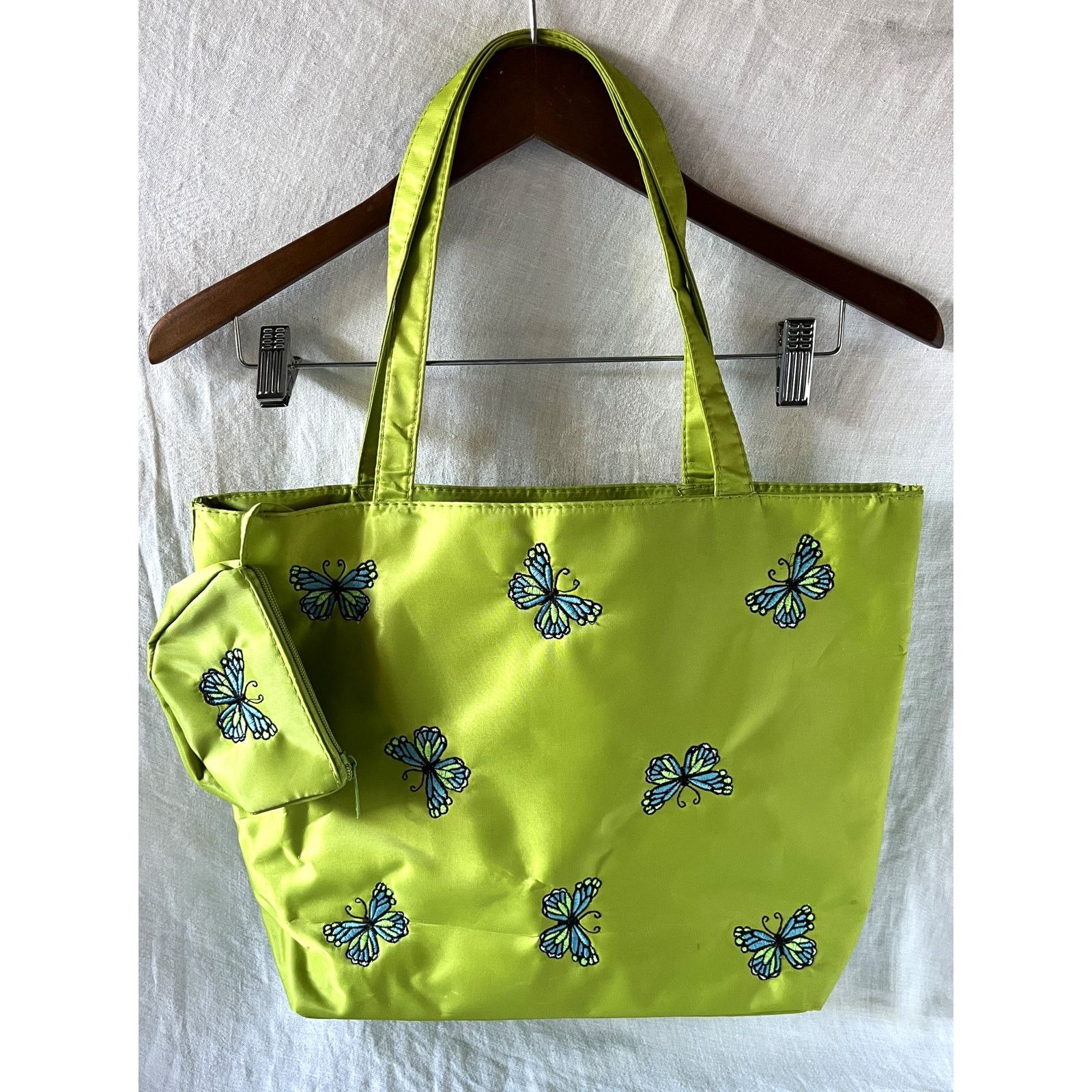 Other Butterfly Embroidered Plastic Beach Tote Bag w/ Small Pouch Size ONE SIZE - 1 Thumbnail