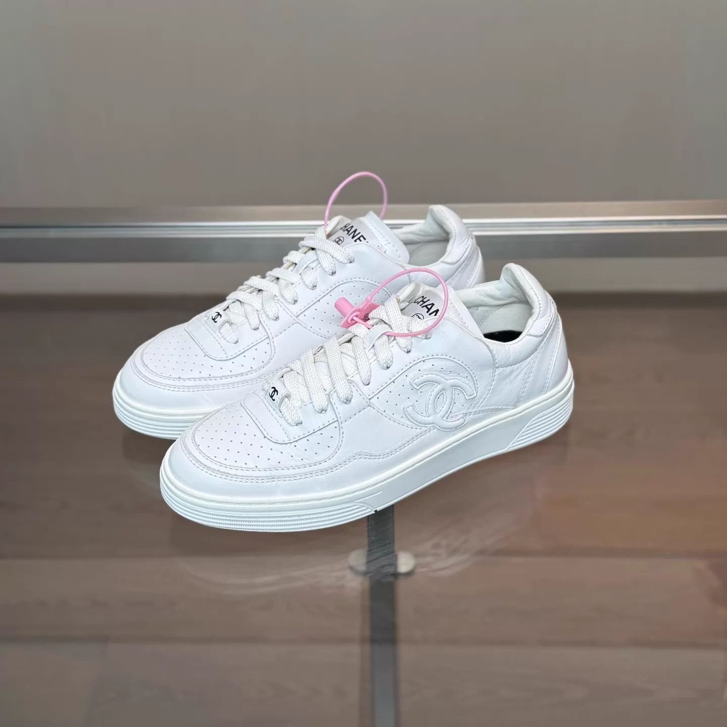 Chanel Chanel 23A CC logo white sneakers EU36.5 99 Size US 6 / IT 36 - 1 Thumbnail