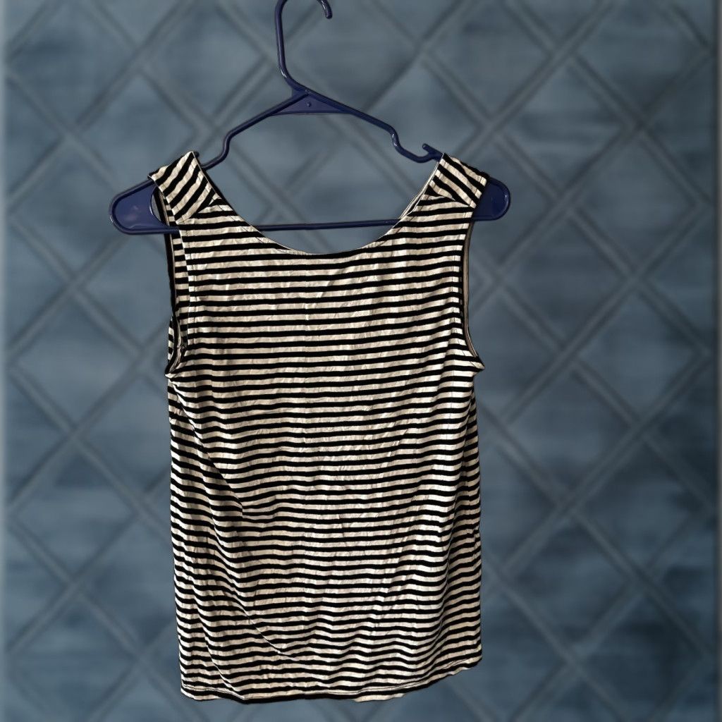 Banana Republic VINTAGE Banana Republic Designer T-Shirt Black White Striped Women Medium Sleeveless Casual Size M / US 6-8 / IT 42-44 - 1 Thumbnail