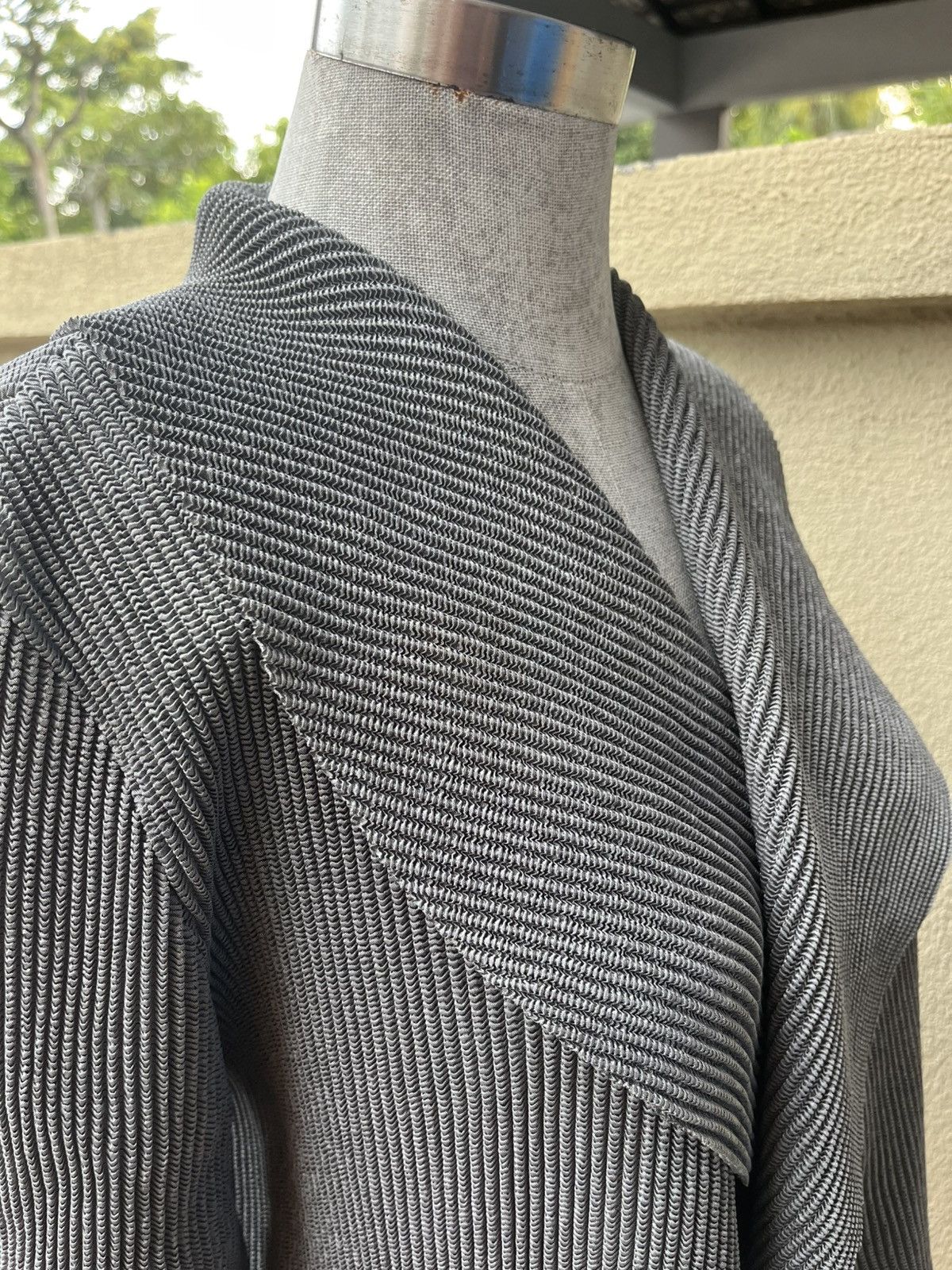 Pleats Please Issey Miyake Vtg specchio pleats grey cardigan Size S / US 4 / IT 40 - 7 Thumbnail