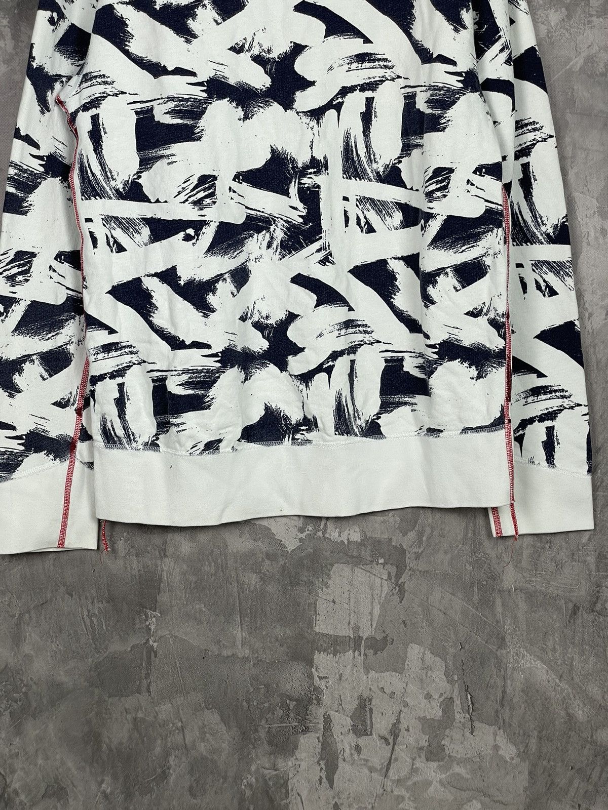 Edwin × Japanese Brand Vintage Edwin Japan Overprint Avant Garde Crew Sweatshirt Size US L / EU 52-54 / 3 - 9 Thumbnail