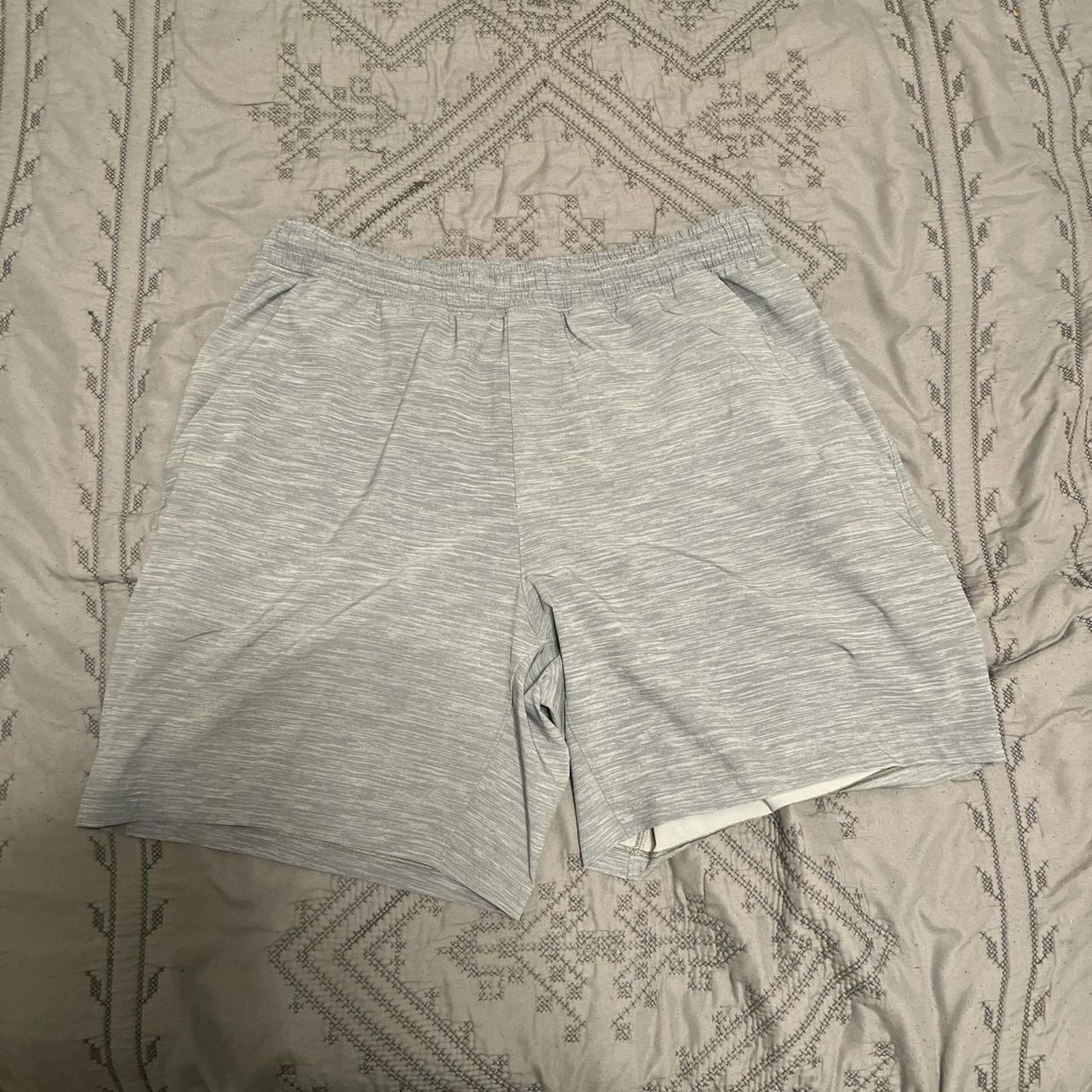 Lululemon Lululemon gray shorts 6inch inseam Size US 37 - 1 Preview