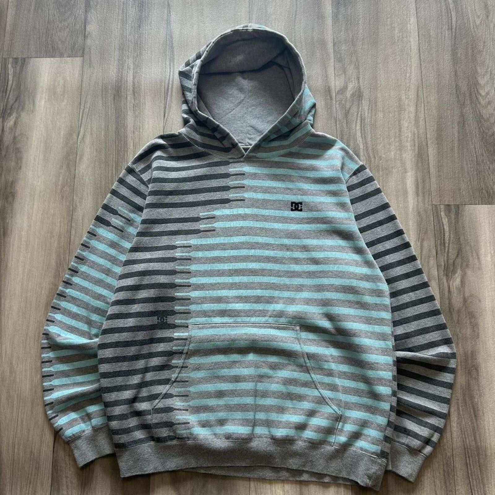 Other Vintage y2k DC Shoes Graphic Hoodie Sweatshirt size XL Size US XL / EU 56 / 4 - 1 Thumbnail
