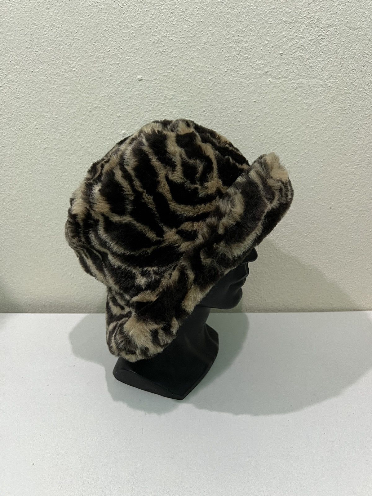 Japanese Brand Japanese Brand Fur Fleece Bucket Hats Size ONE SIZE - 4 Thumbnail