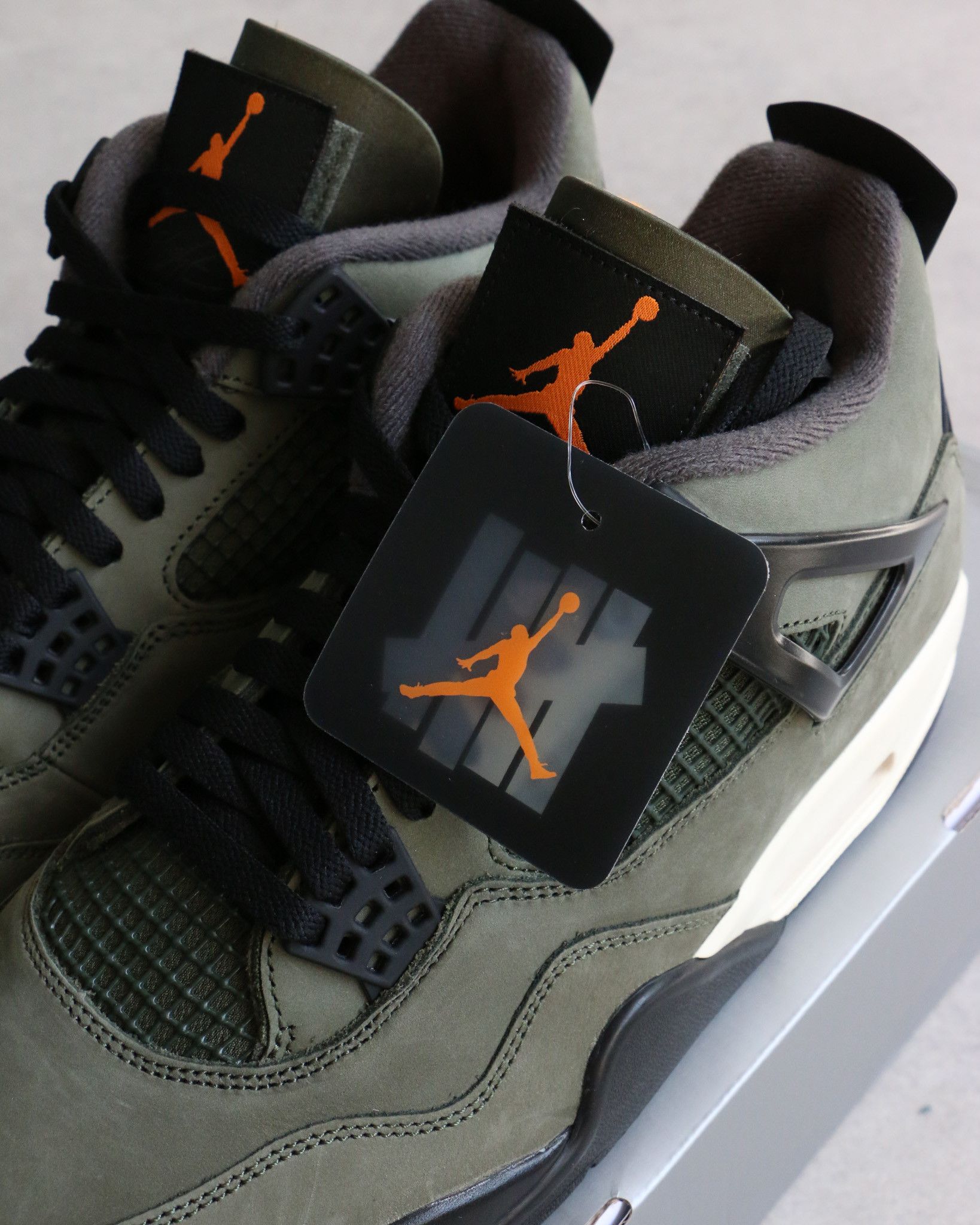 Jordan Brand × Undefeated Jordan 4 Retro OG Undefeated 2025 Size US 11 / EU 44 - 4 Thumbnail