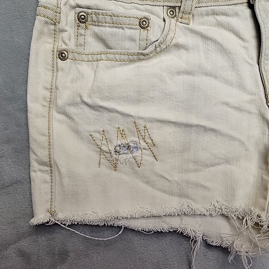 Old Navy Vintage Old Navy Mini Shorts Womens 2 Faded Embroidered Patch Denim Biker Y2K Size 26" / US 2 / IT 38 - 2 Thumbnail