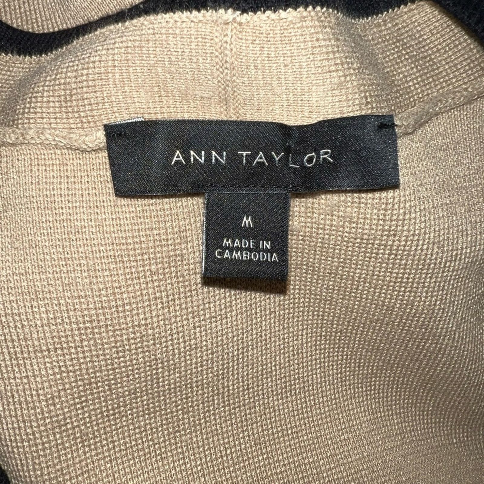 Ann Taylor Gorgeous Ann Taylor Contrast Trim Soft Blazer! Size M / US 6-8 / IT 42-44 - 6 Thumbnail