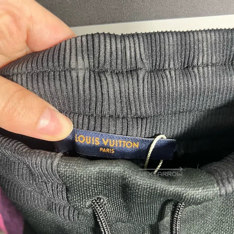Louis Vuitton Louis Vuitton size xl Printed logo sweatpants Size US 28 / EU 44 - 3 Thumbnail