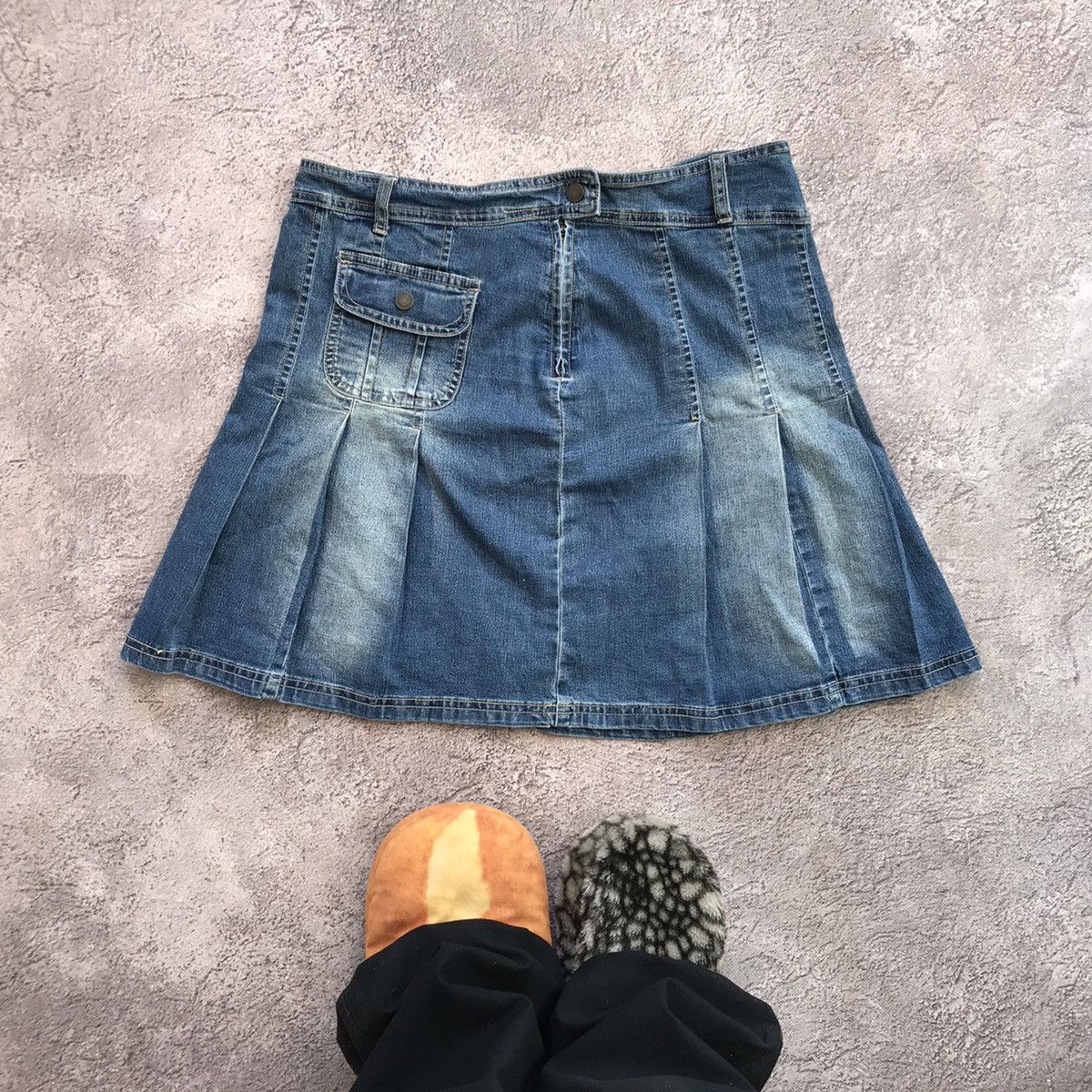 Vintage Y2K Vintage Distressed Pleated Midi Skirt Streetwear Slim 30 Size 30" / US 8 / IT 44 - 1 Thumbnail