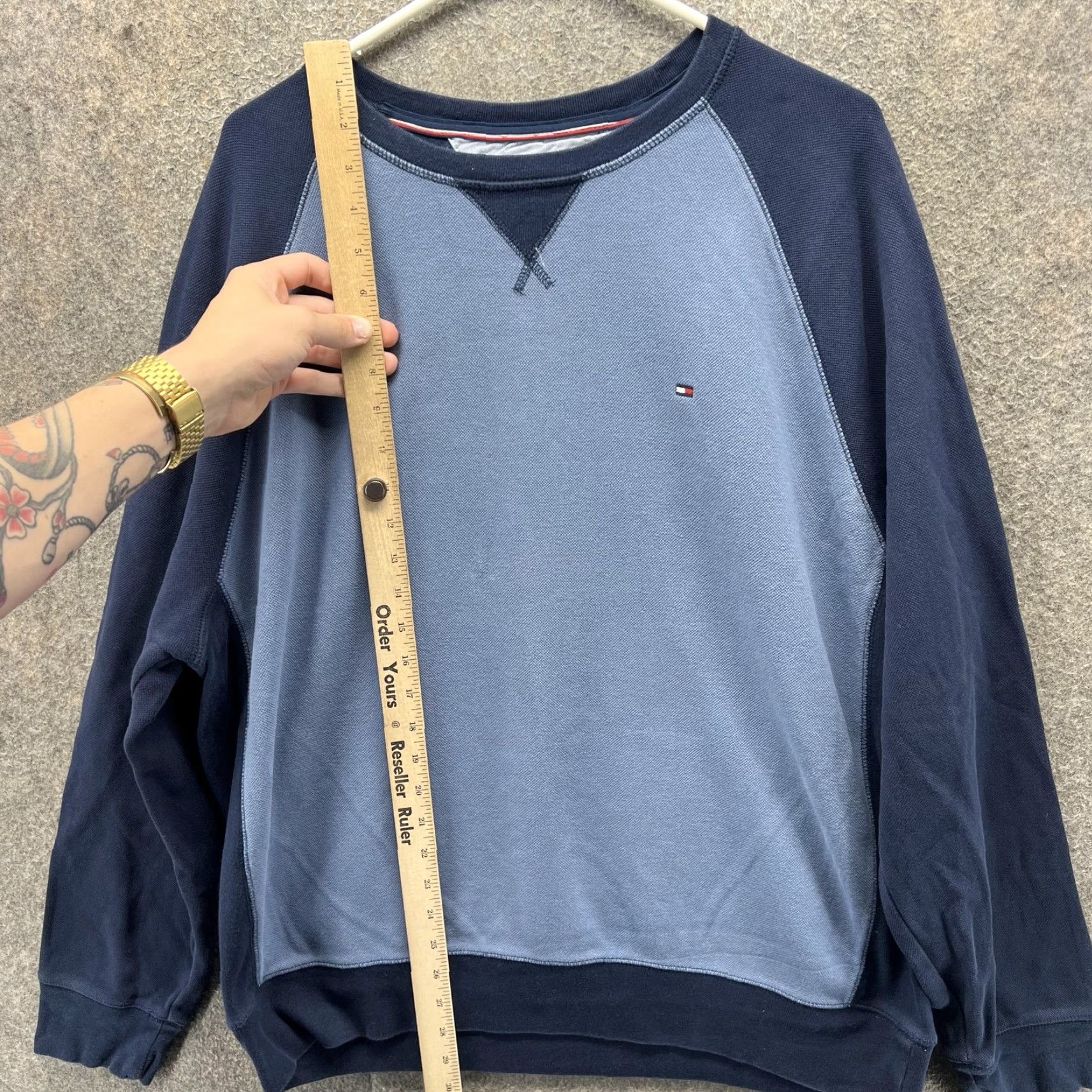 Tommy Hilfiger Tommy Hilfiger Sweatshirt Mens XL Blue Navy Colorblock Raglan Crewneck Pullover Size US XL / EU 56 / 4 - 5 Thumbnail