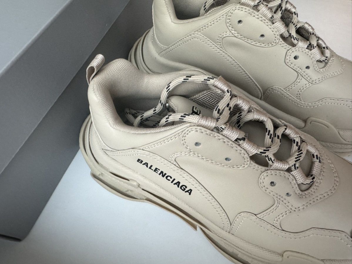 Balenciaga Balenciaga Triple s Beige Uk6 EU40 Box included! Size US 7 / EU 40 - 7 Thumbnail