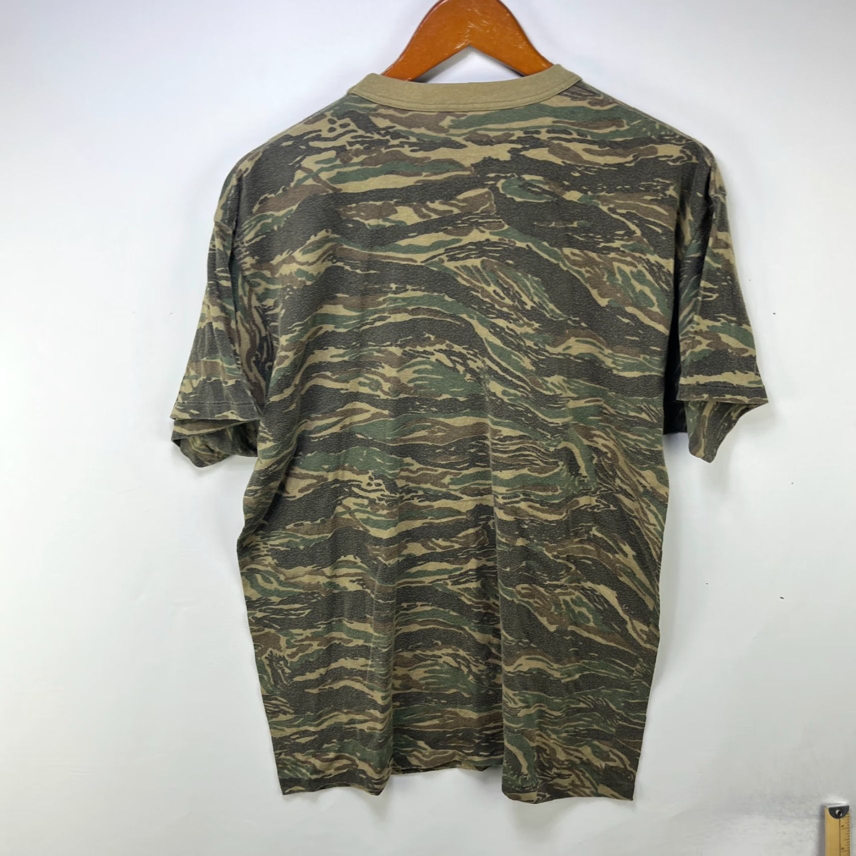 Vintage VINTAGE 90s Desert Camo T-Shirt XL Mens Camouflage Cotton Short Sleeve Crew Neck Green 90s Nature All Seasons Pockets Vintage Size US XL / EU 56 / 4 - 7 Thumbnail