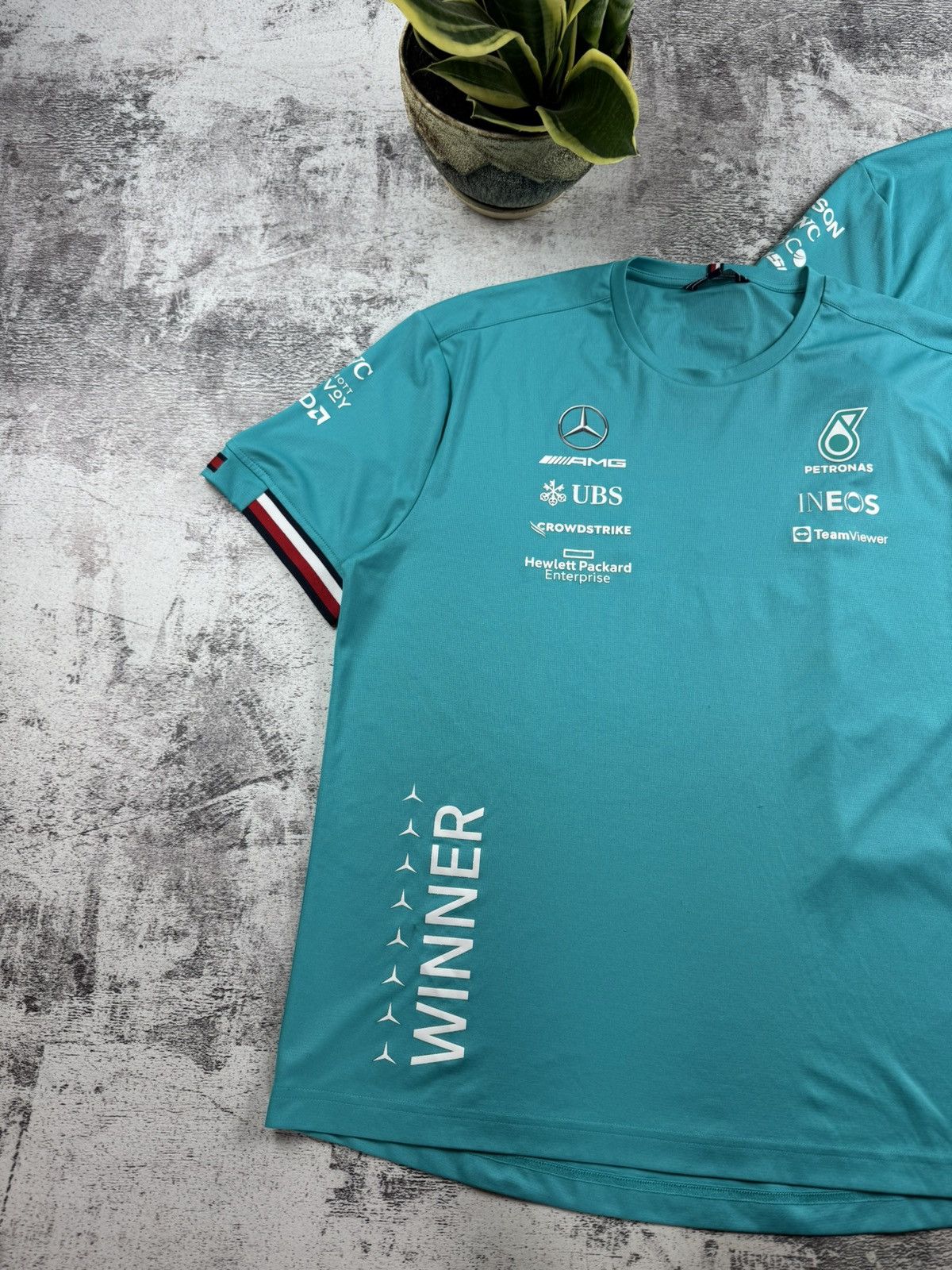 Tommy Hilfiger x2 Petronas AMG Winners 2021 2022 Moto Racing Formula 1 T Shirt Men’s Tee Jersey Size US L / EU 52-54 / 3 - 2 Thumbnail