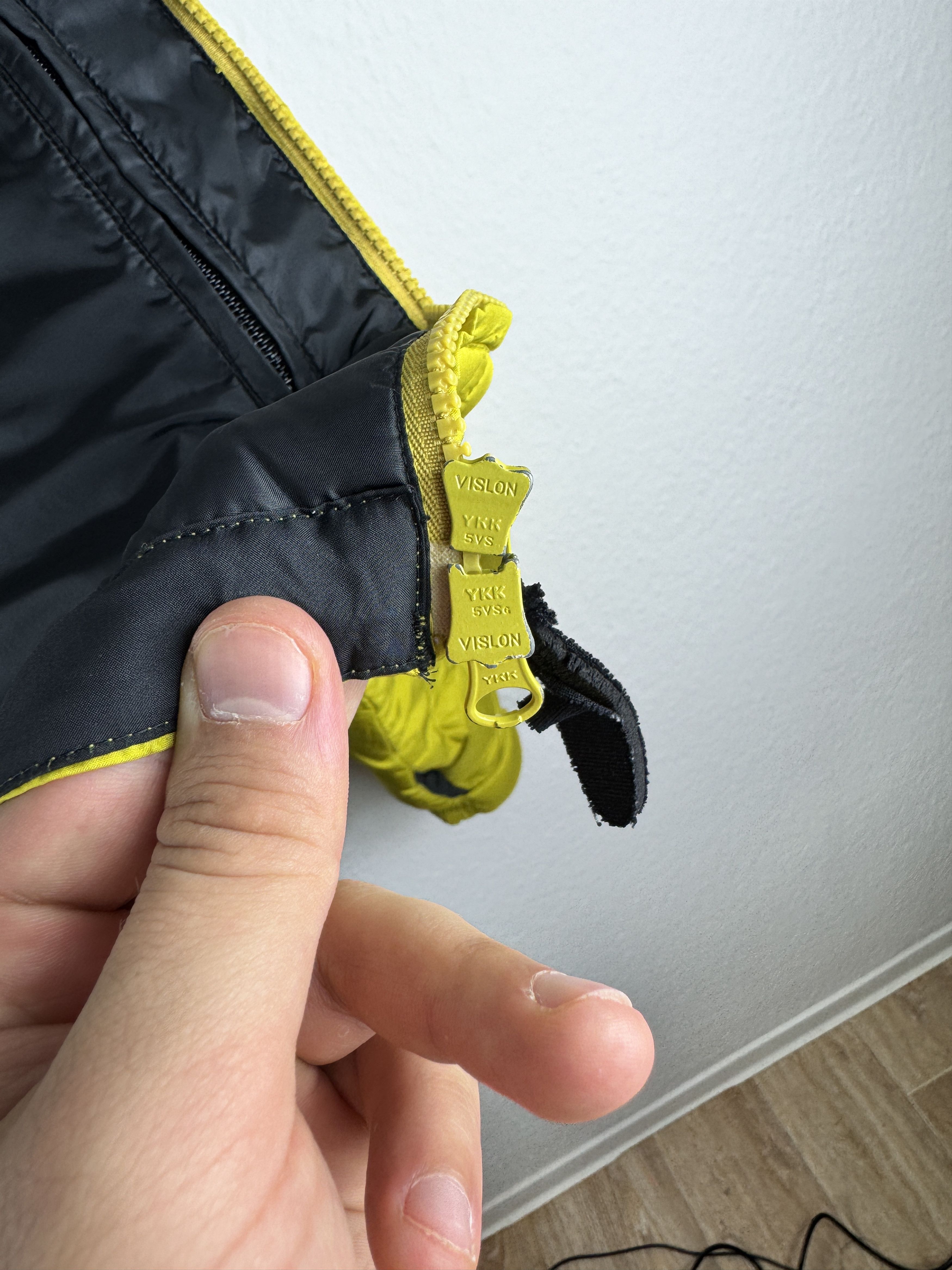Mountain Hardwear Men`s SPRAYWAY RESOLUTE 263 DOWN PADDED THERMAL PUFFER XL Size US XL / EU 56 / 4 - 19 Thumbnail