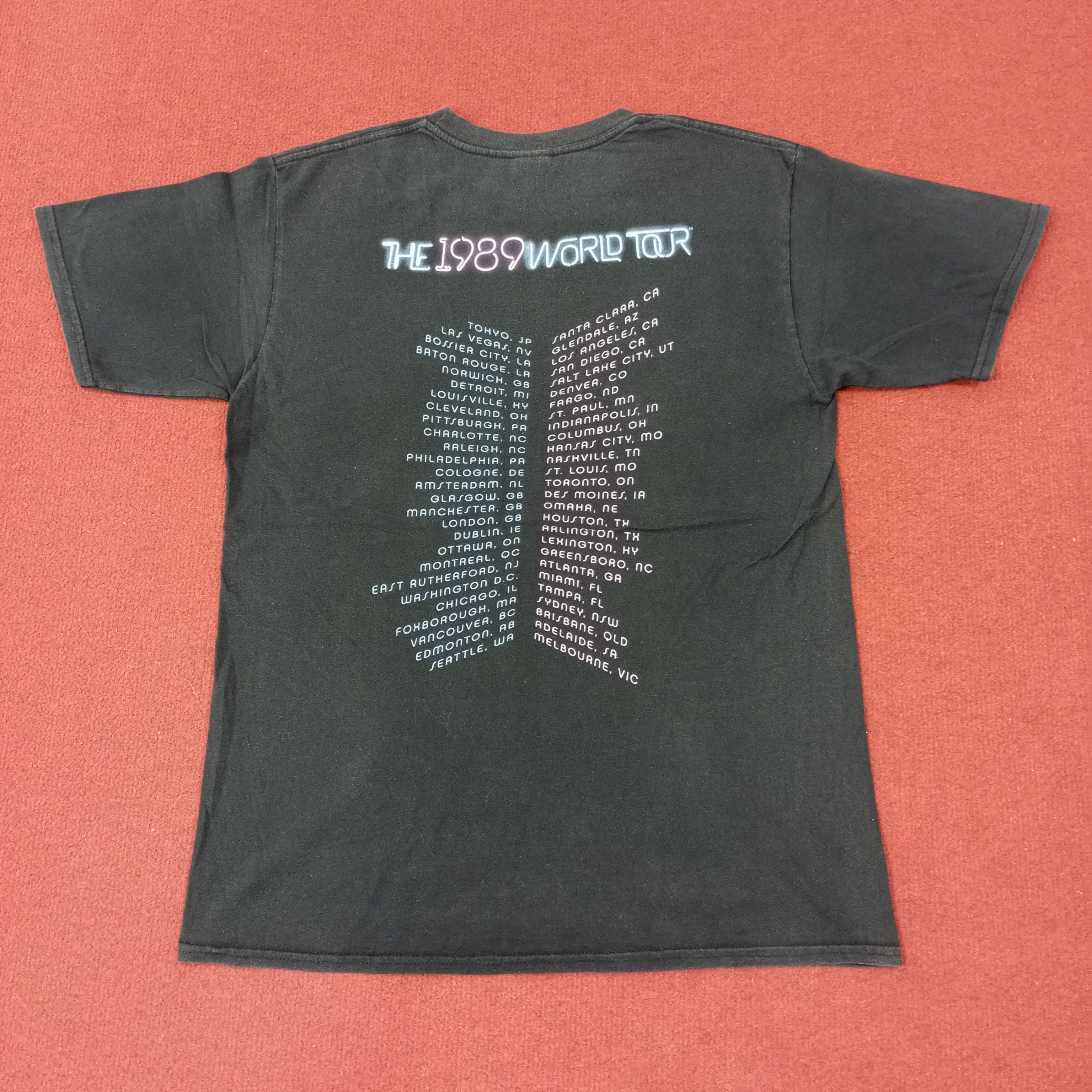 Band Tees × Vintage Taylor Swift Singer Music World Tour Tshirt Size US S / EU 44-46 / 1 - 3 Thumbnail