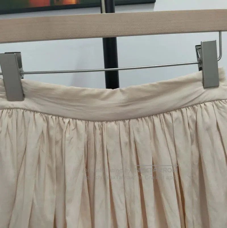 Chanel Chanel Pleated Silk Skirt in Nude Pink . Size 23" - 5 Thumbnail