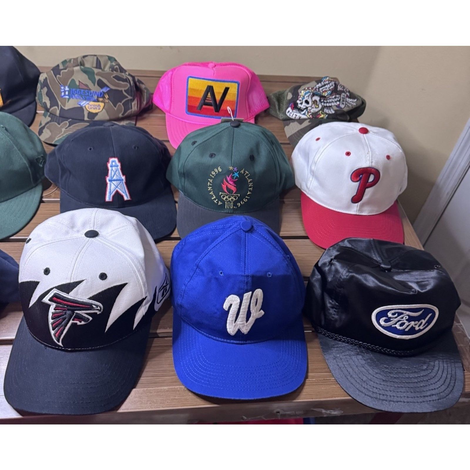 Other HUGE LOT of 18 VINTAGE Y2k SNAPBACK HATS Reseller Bundle Size ONE SIZE - 2 Thumbnail
