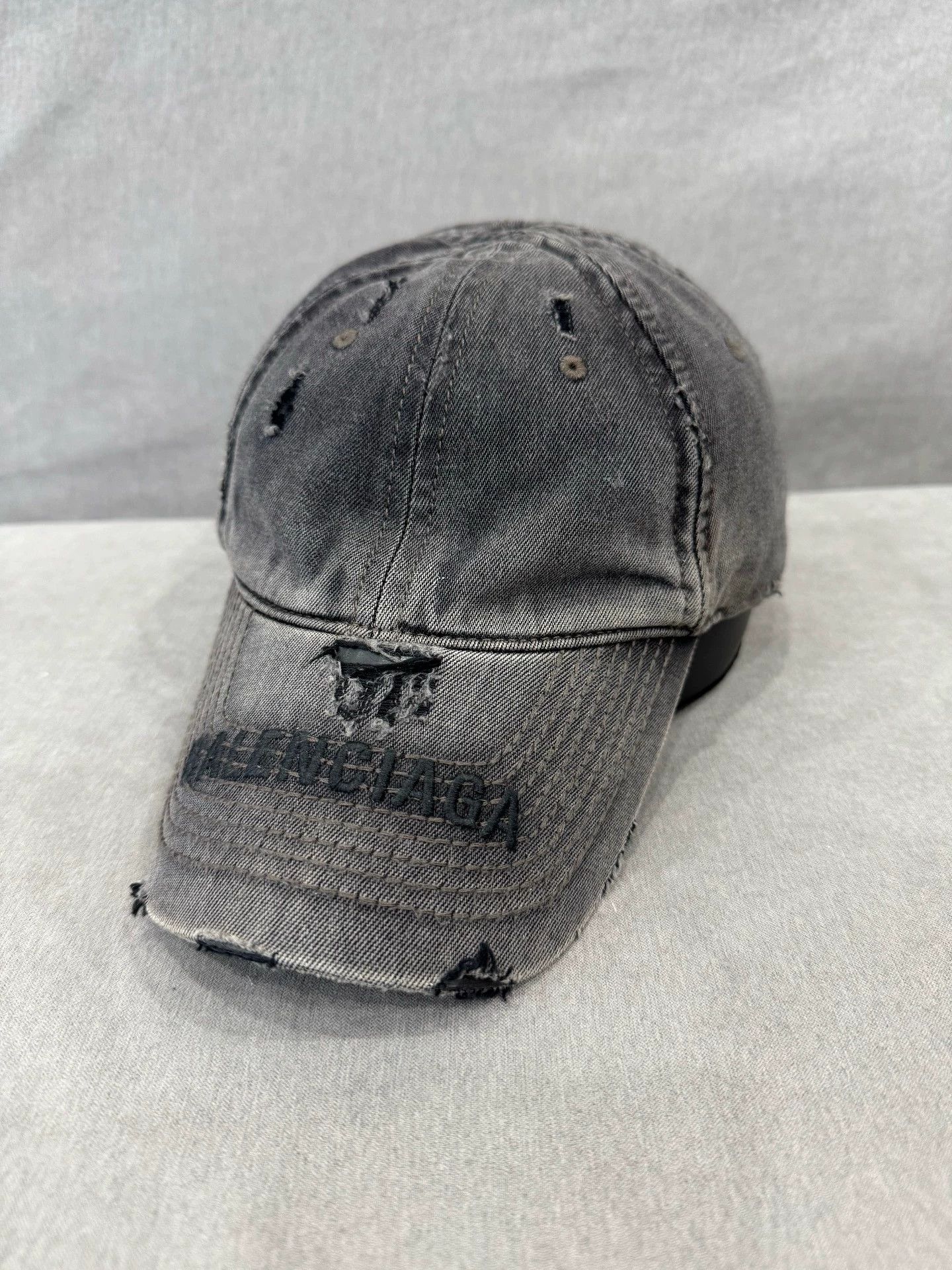 Balenciaga Balenciaga distressed embroidered baseball cap Size 40 - 1 Thumbnail