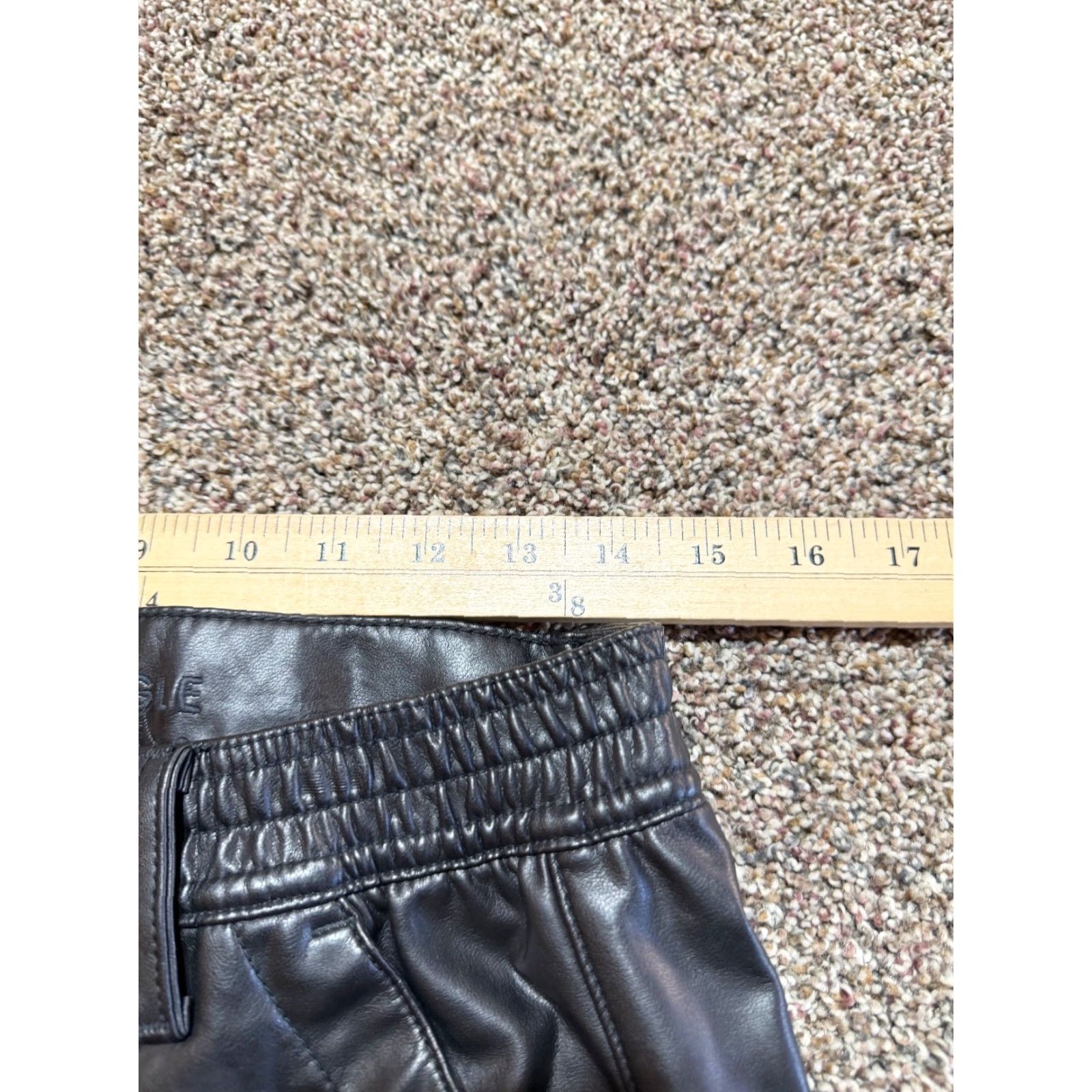 American Eagle Outfitters American Eagle Outfitters Cargo Pants Women's Black Size 6 SHORT EUC Leather Look Faux Leather Cargo Pants Women Black 6 SHORT Size 28" / US 6 / IT 42 - 7 Thumbnail