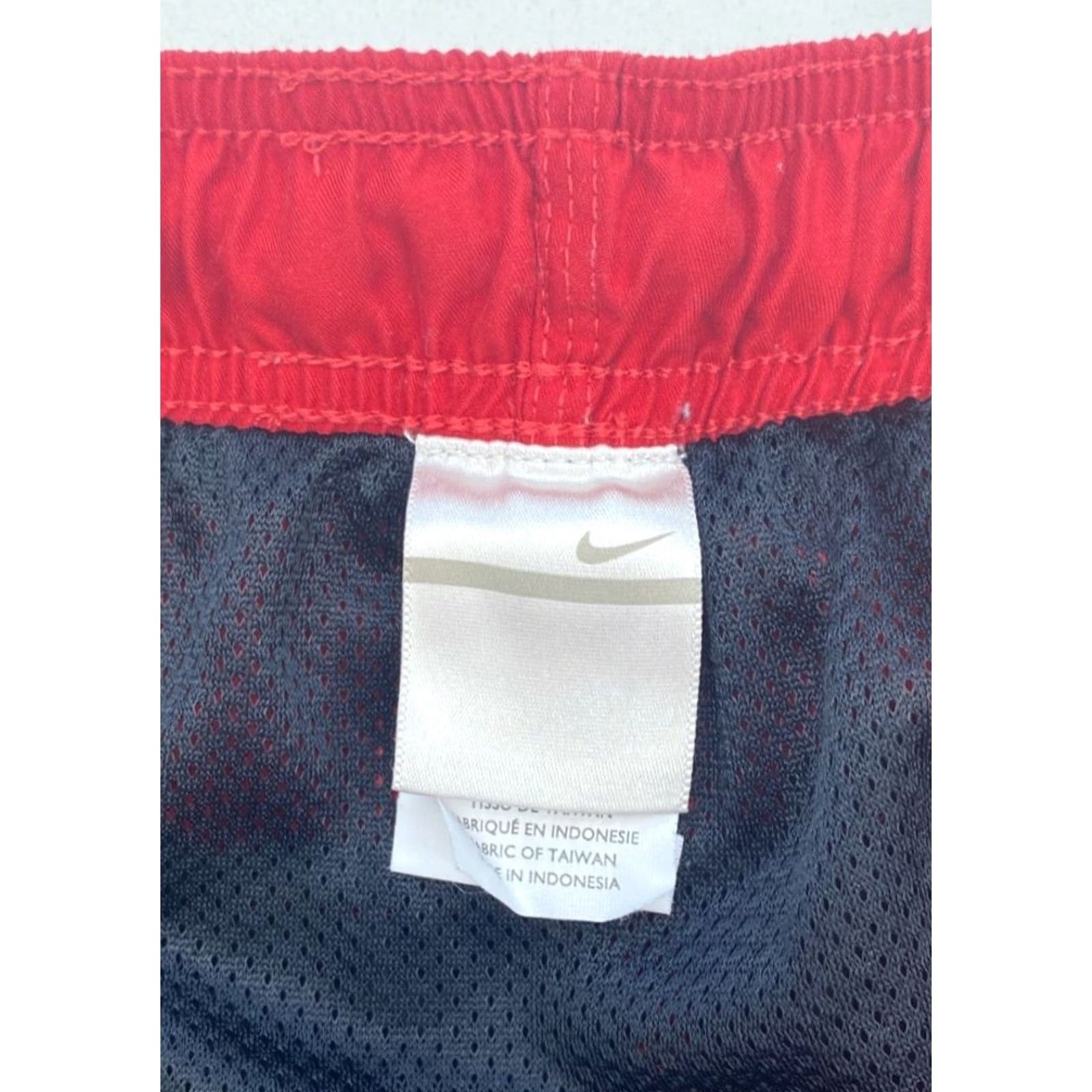 Nike VINTAGE Nike Swim Shorts Men’s L Black and Red Y2K Beach Style Bottoms Size US 33 - 5 Thumbnail